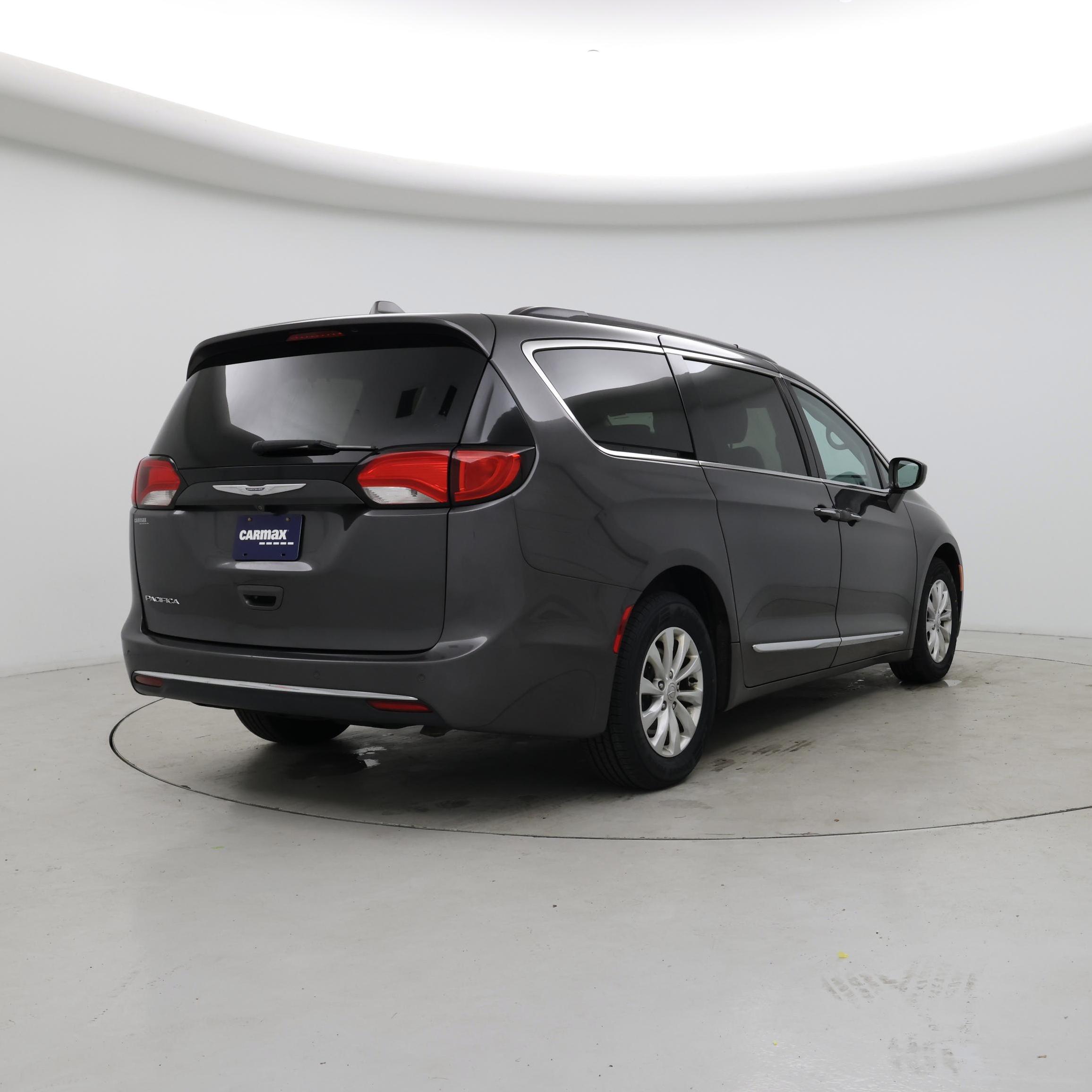 Thumbnail: 2017 Chrysler Pacifica - 8
