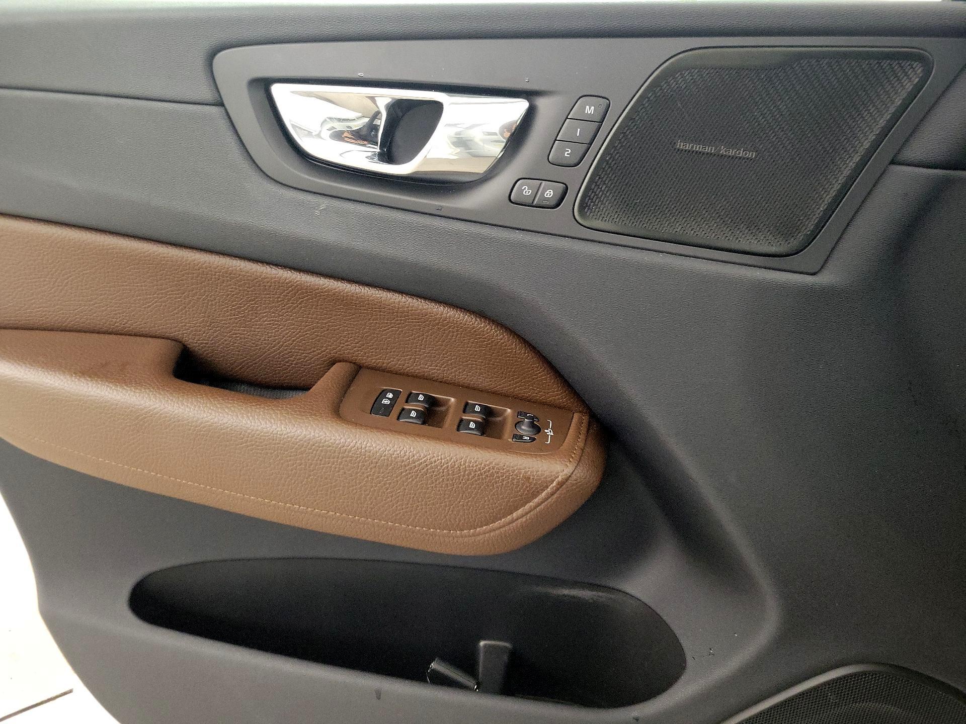 Thumbnail: 2019 Volvo XC60 - 12
