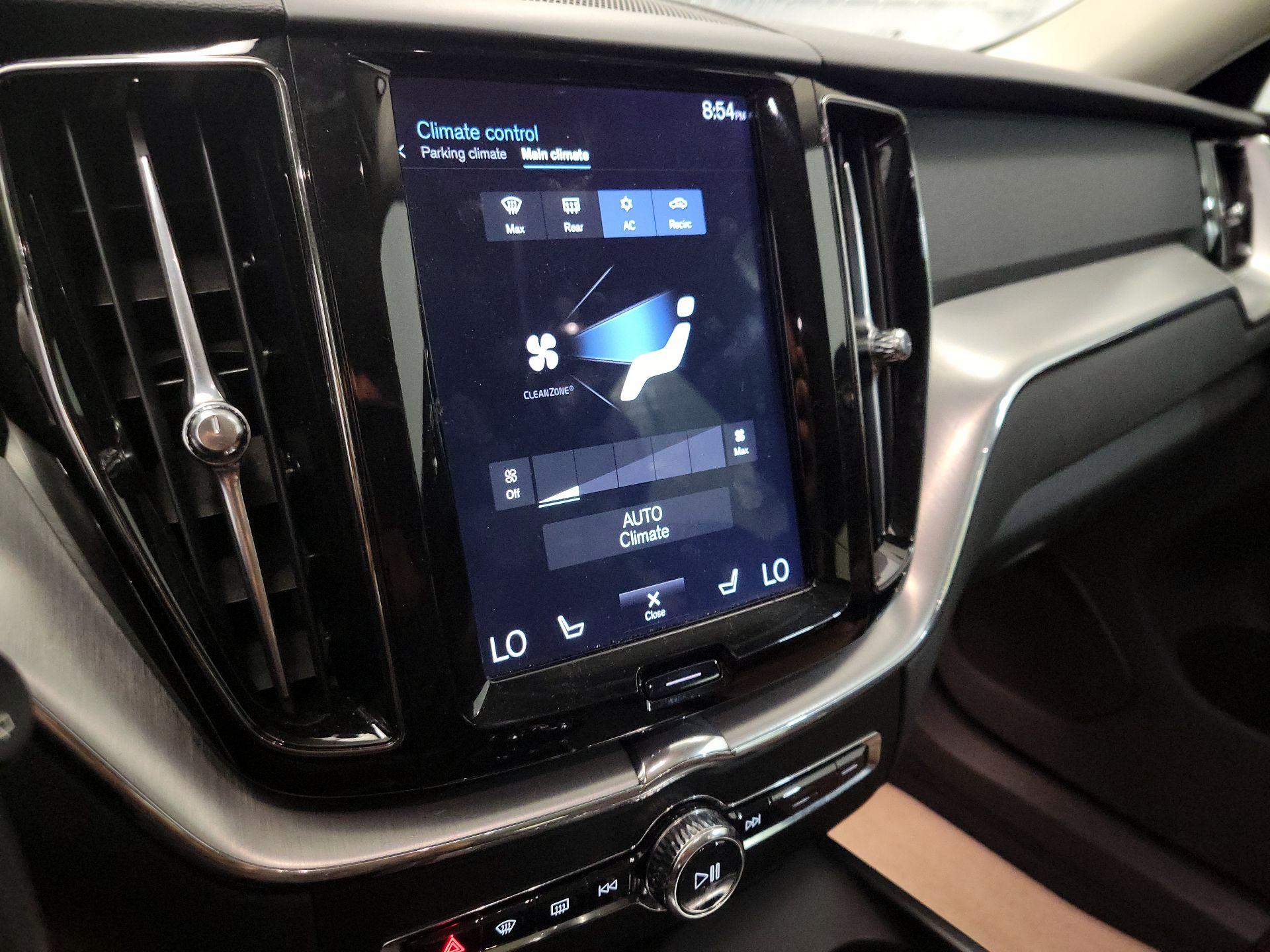 Thumbnail: 2019 Volvo XC60 - 17