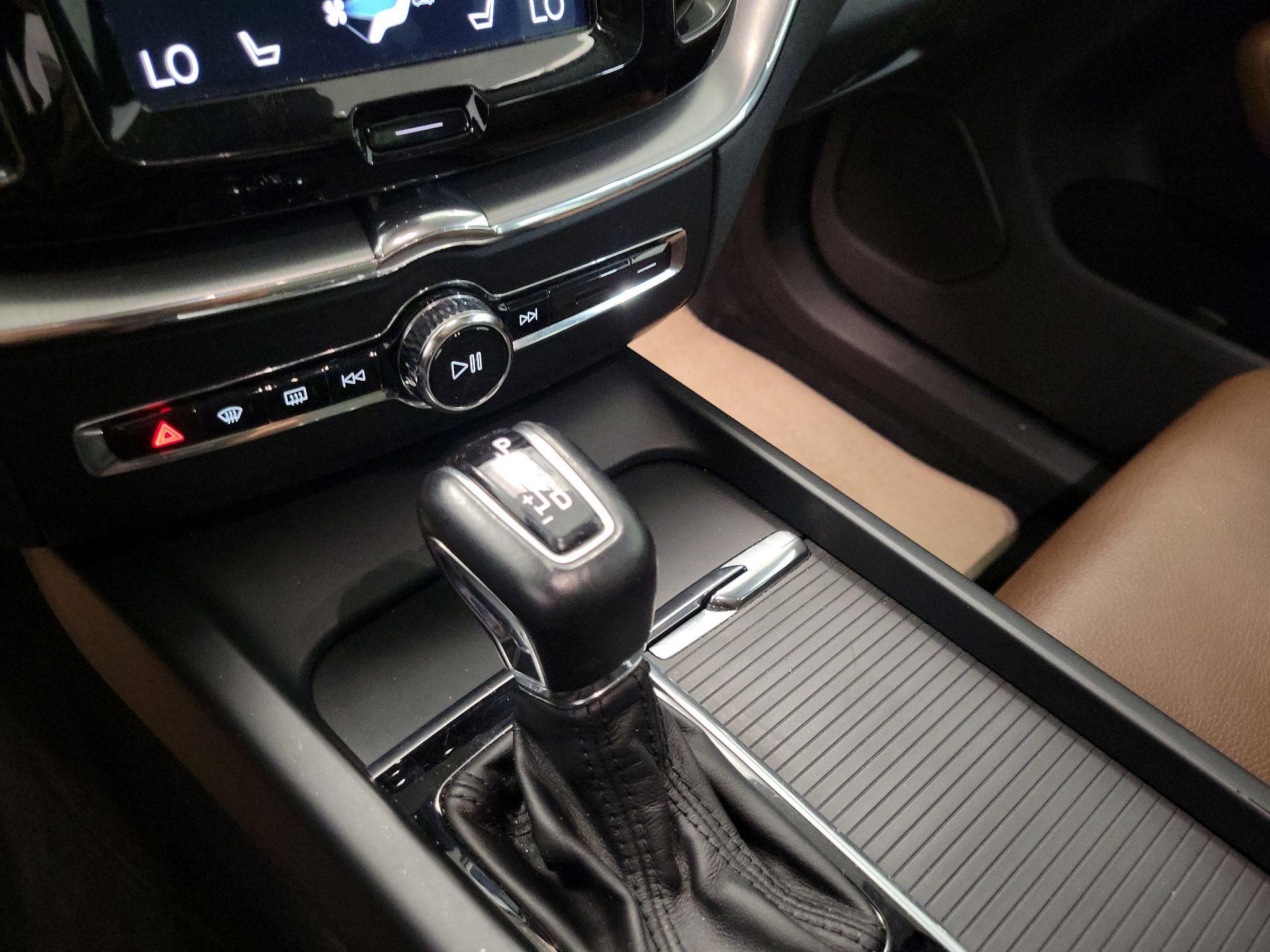 Thumbnail: 2019 Volvo XC60 - 18