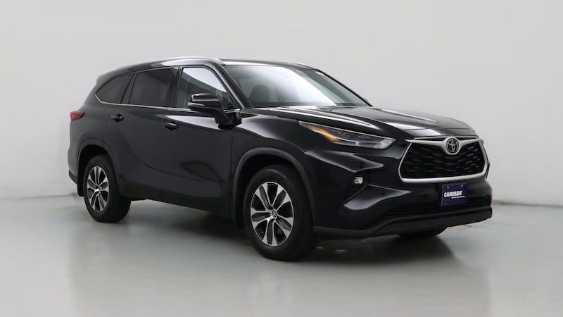 2022 Toyota Highlander XLE Hero Image
