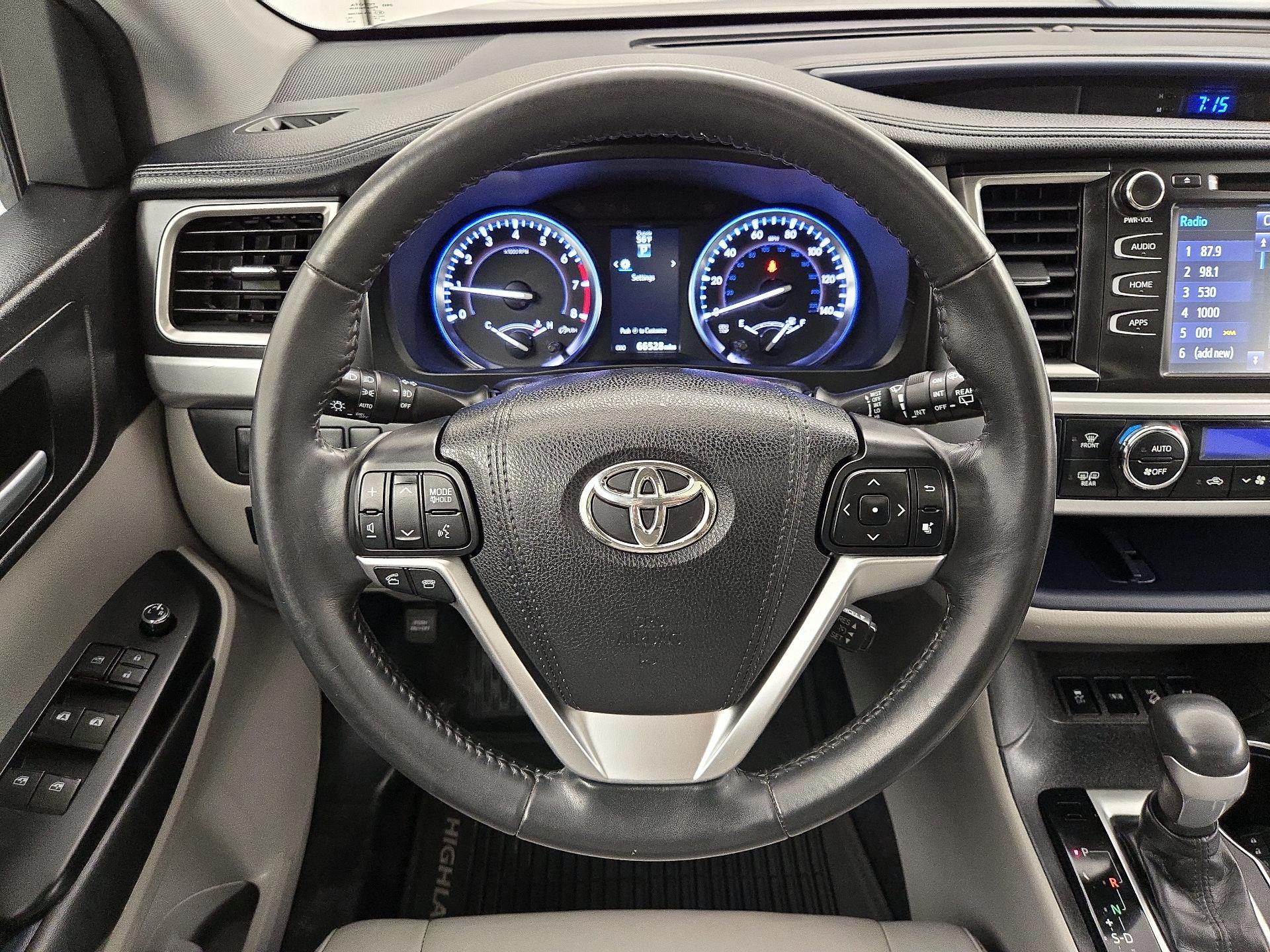 Thumbnail: 2015 Toyota Highlander - 10
