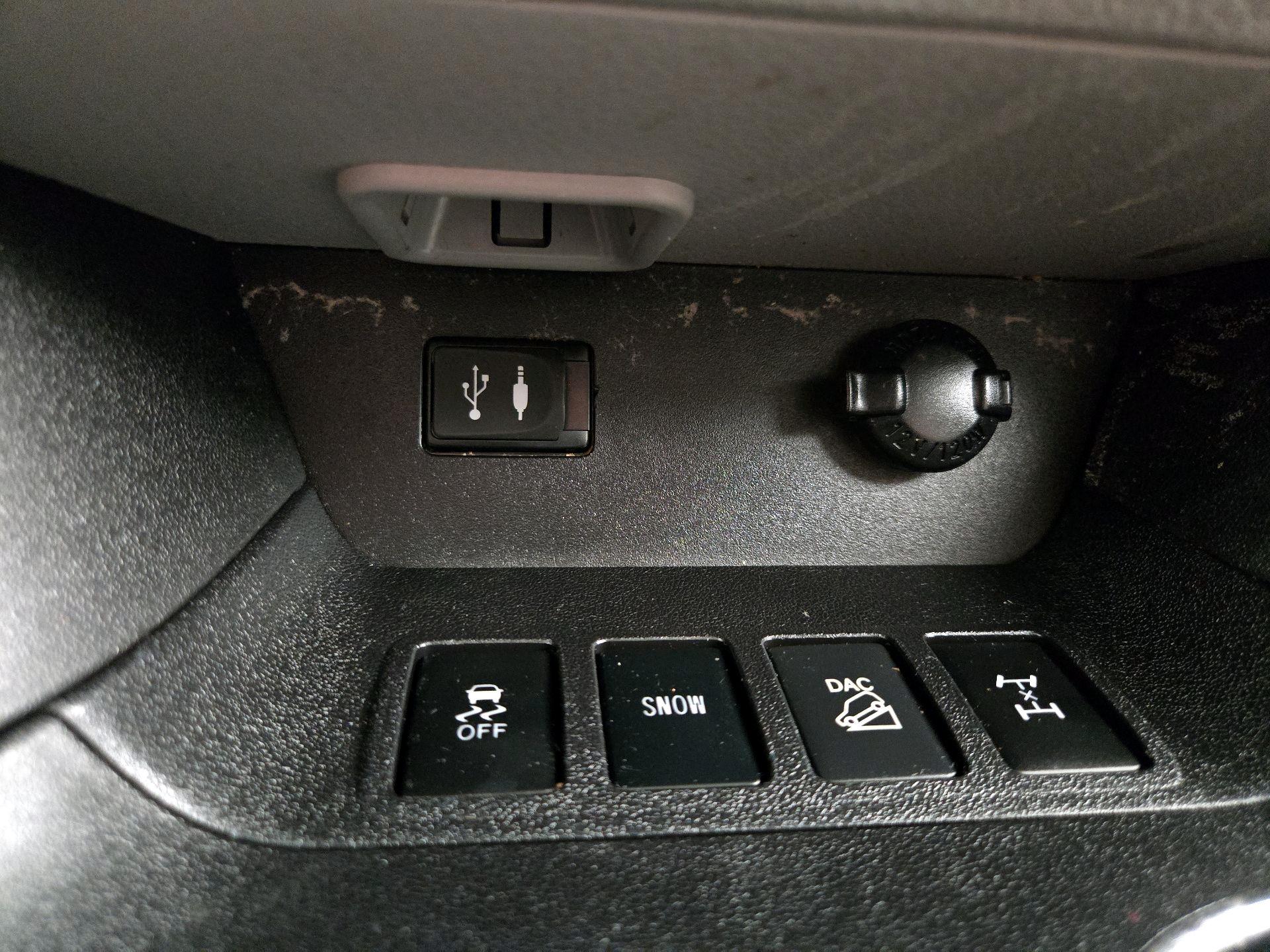 Thumbnail: 2015 Toyota Highlander - 18