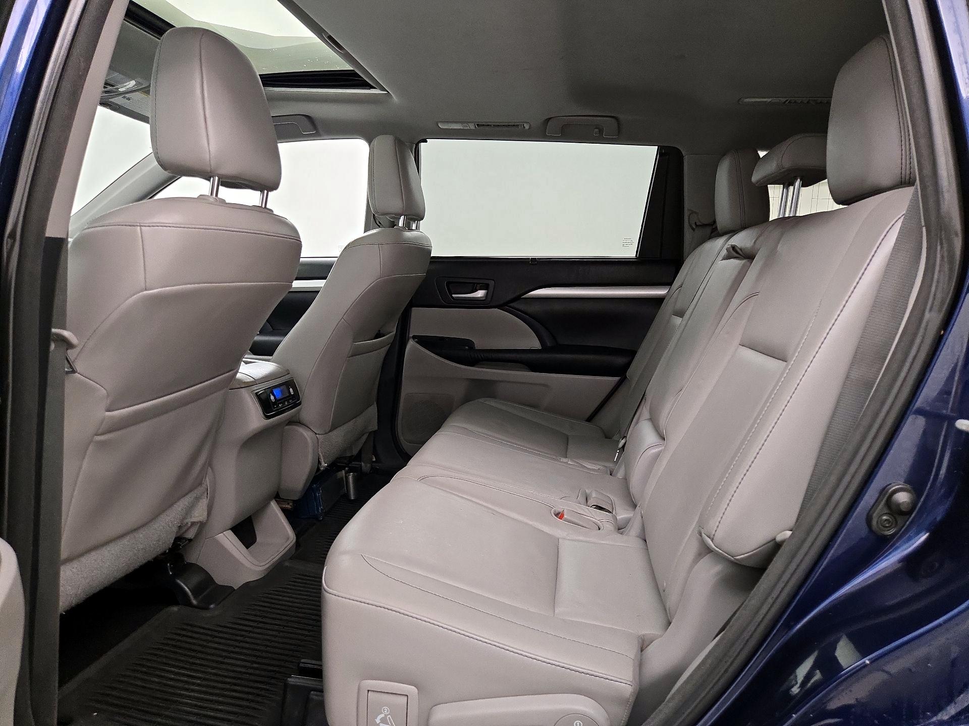 Thumbnail: 2015 Toyota Highlander - 20