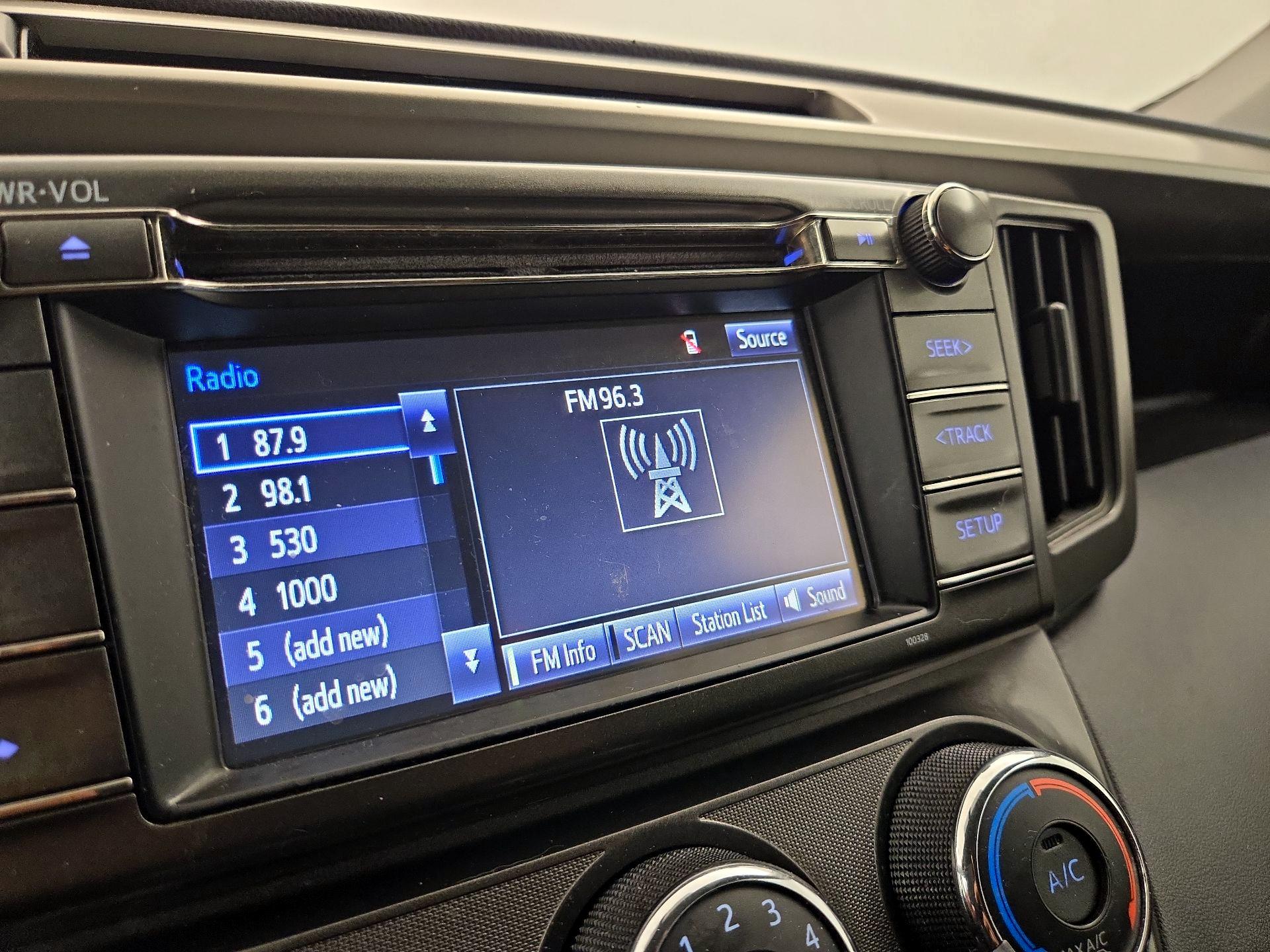 Thumbnail: 2015 Toyota RAV4 - 15