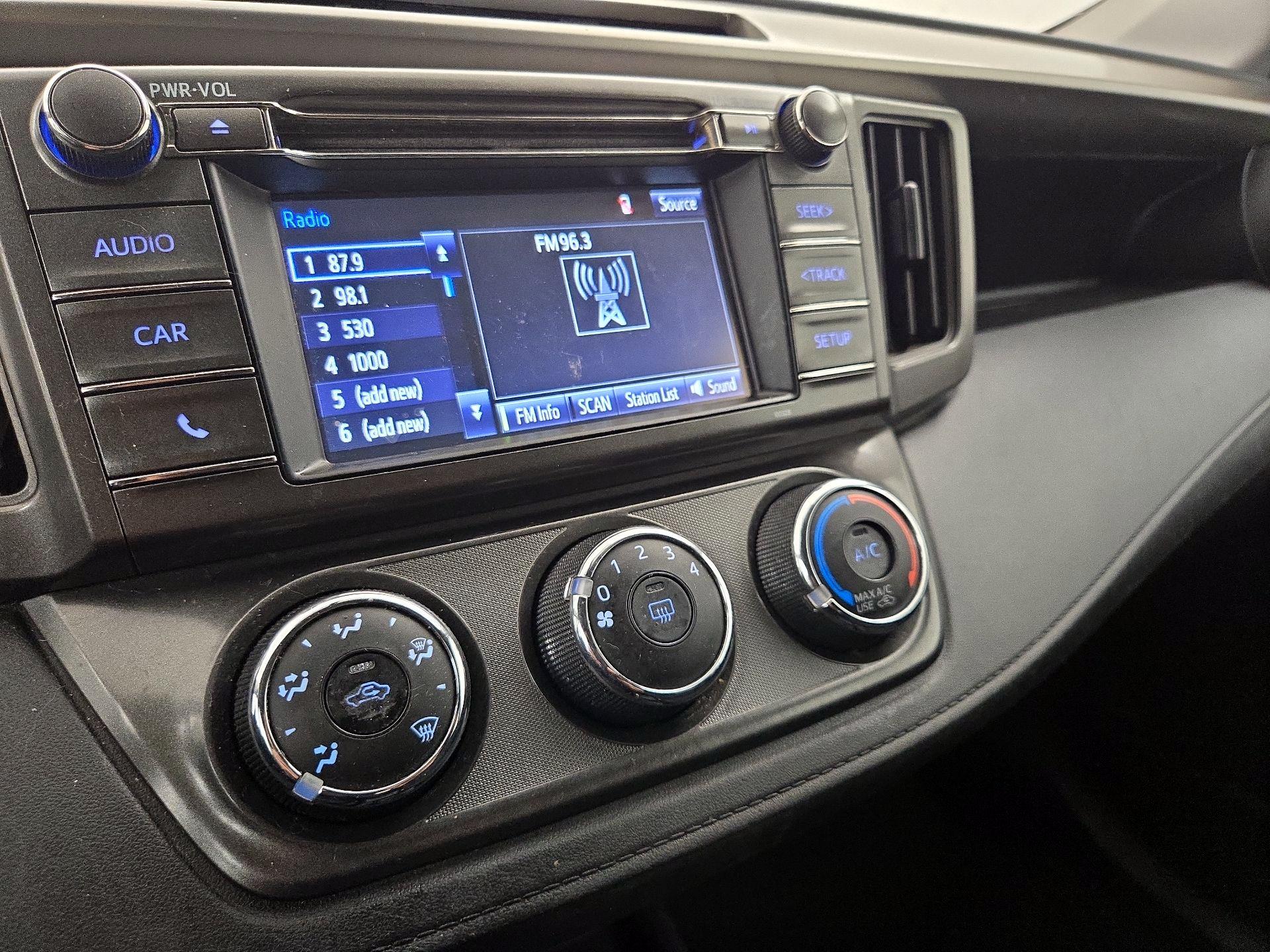Thumbnail: 2015 Toyota RAV4 - 16