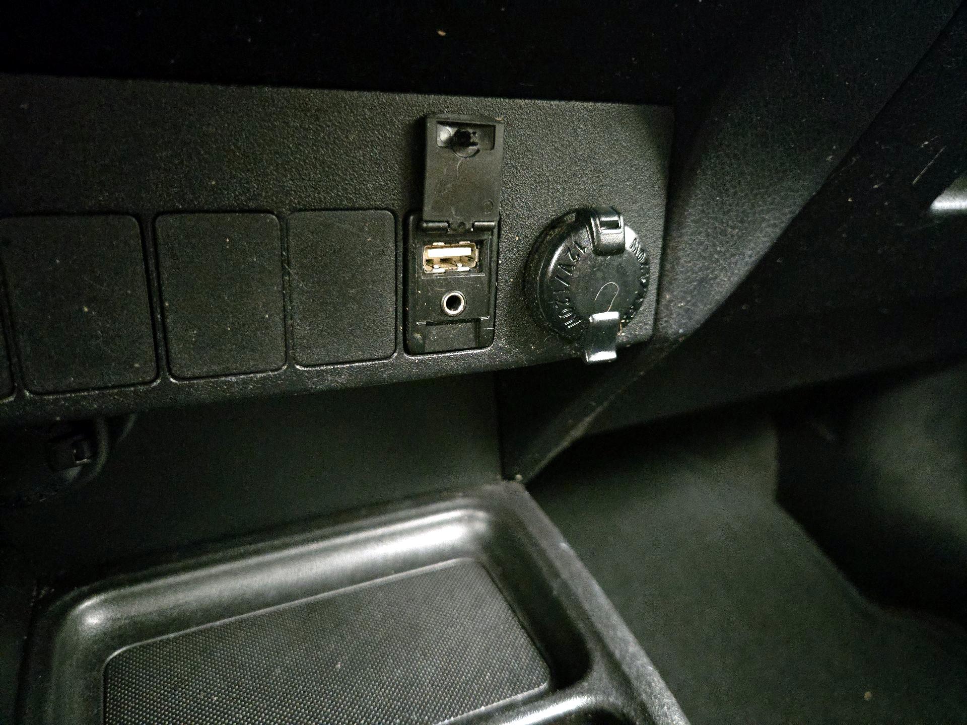 Thumbnail: 2015 Toyota RAV4 - 18