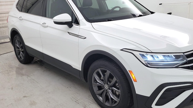 2022 Volkswagen Tiguan SE Hero Image