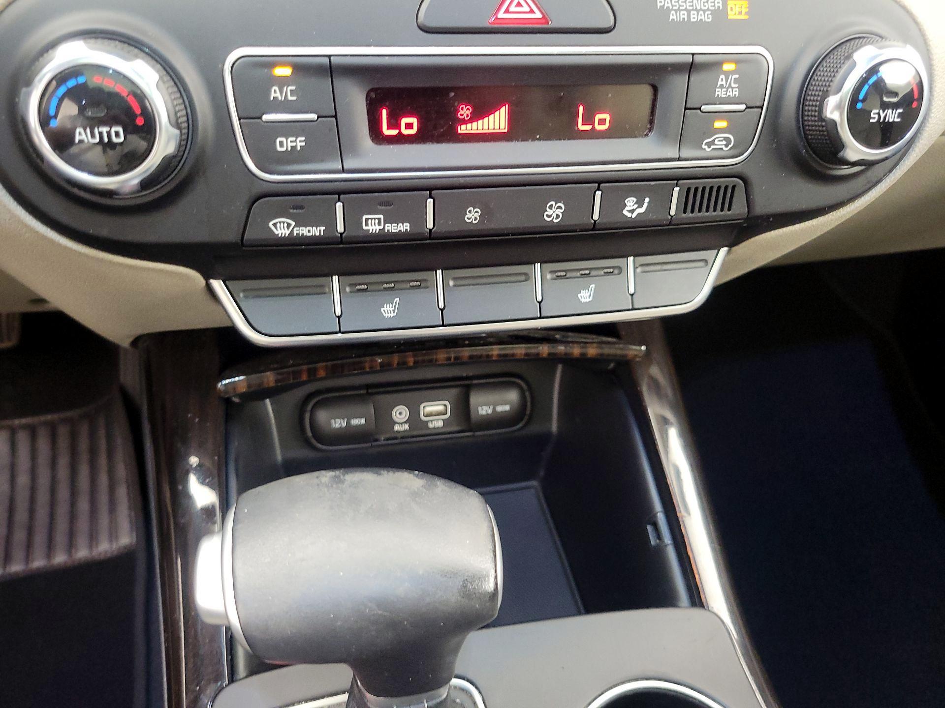 Thumbnail: 2020 Kia Sorento - 16