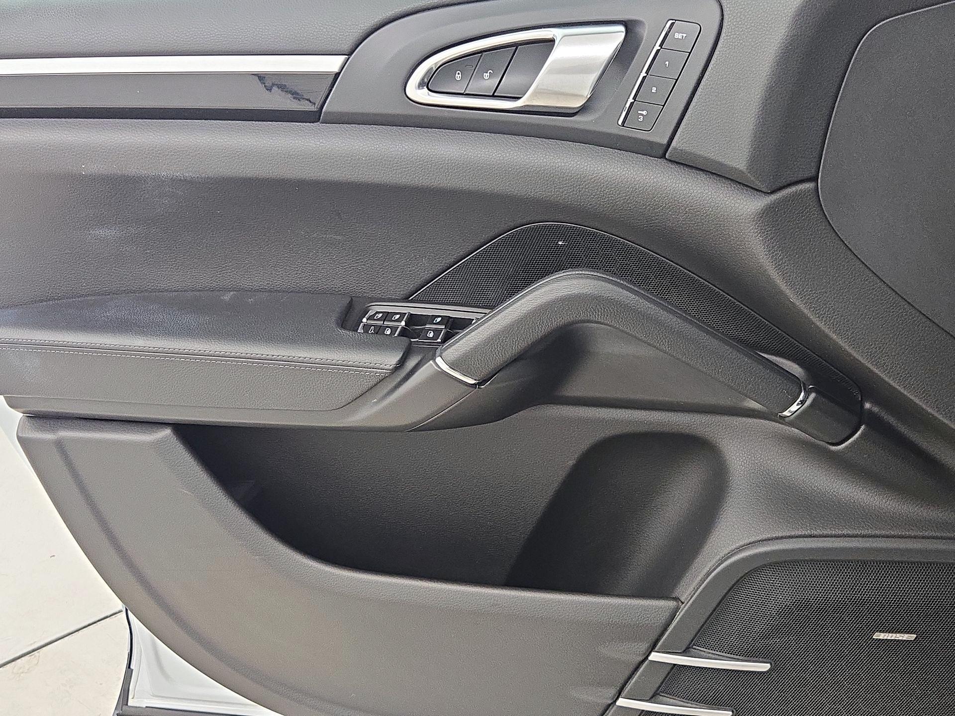 Thumbnail: 2014 Porsche Cayenne - 12