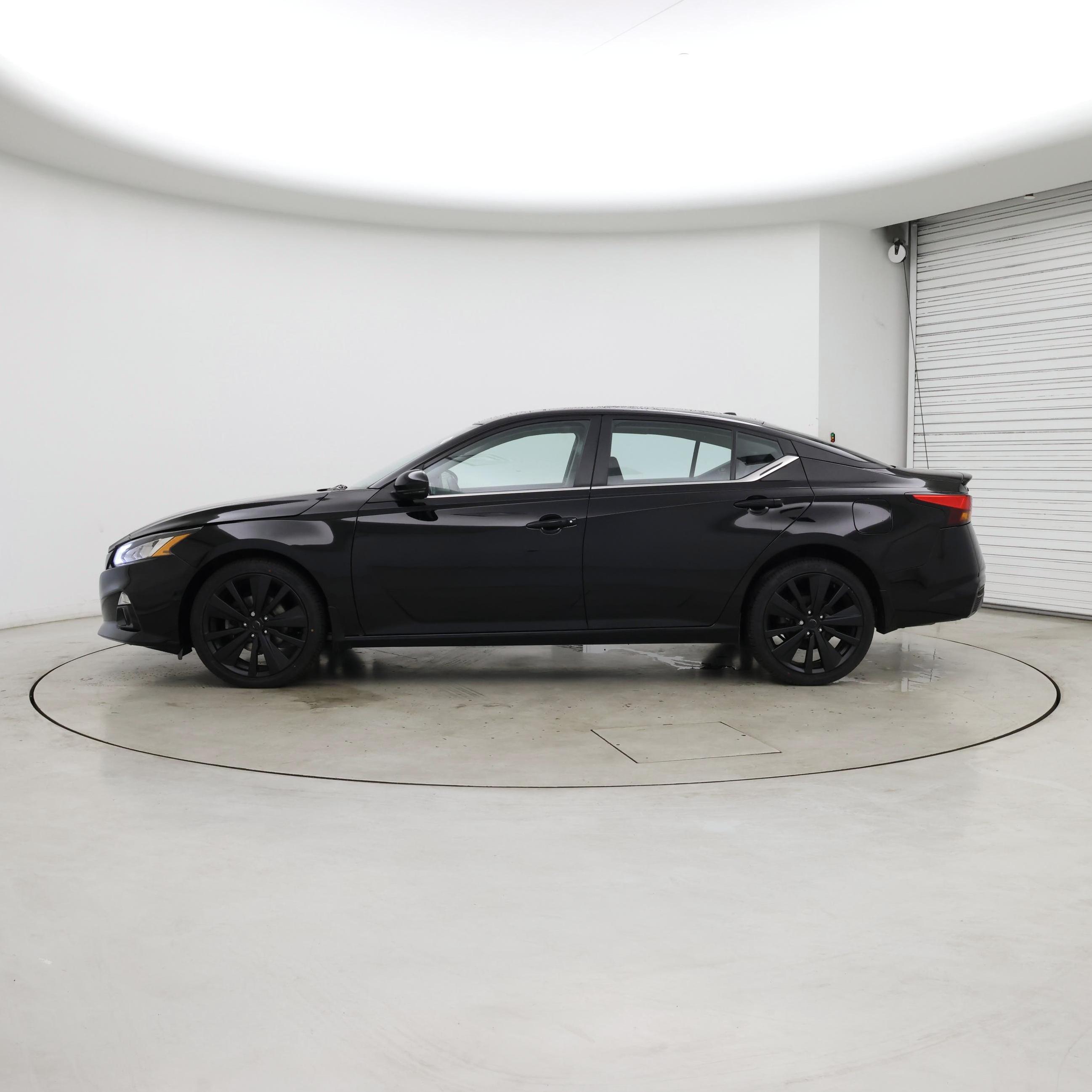 Thumbnail: 2022 Nissan Altima - 3