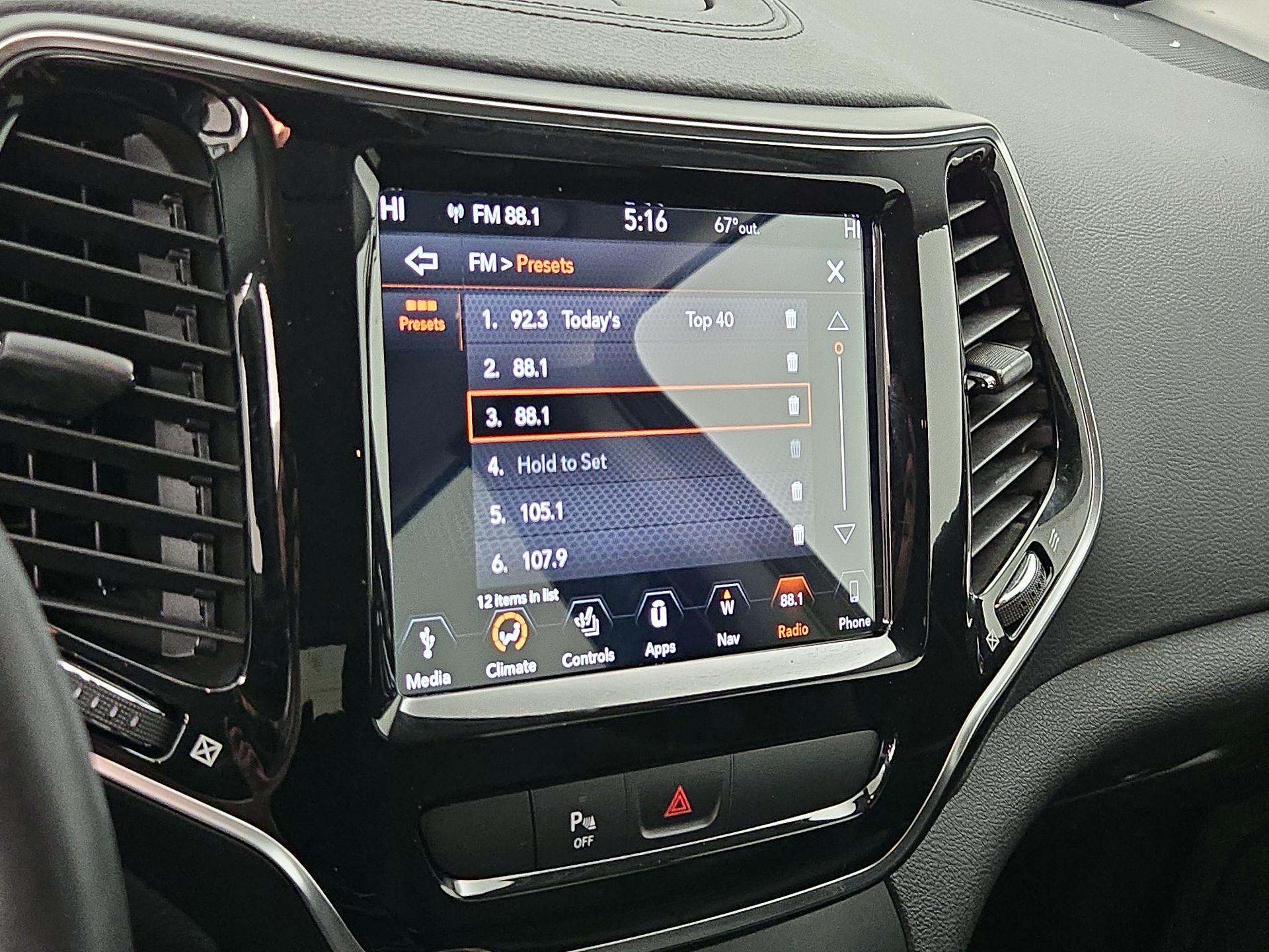 Thumbnail: 2019 Jeep Cherokee - 16