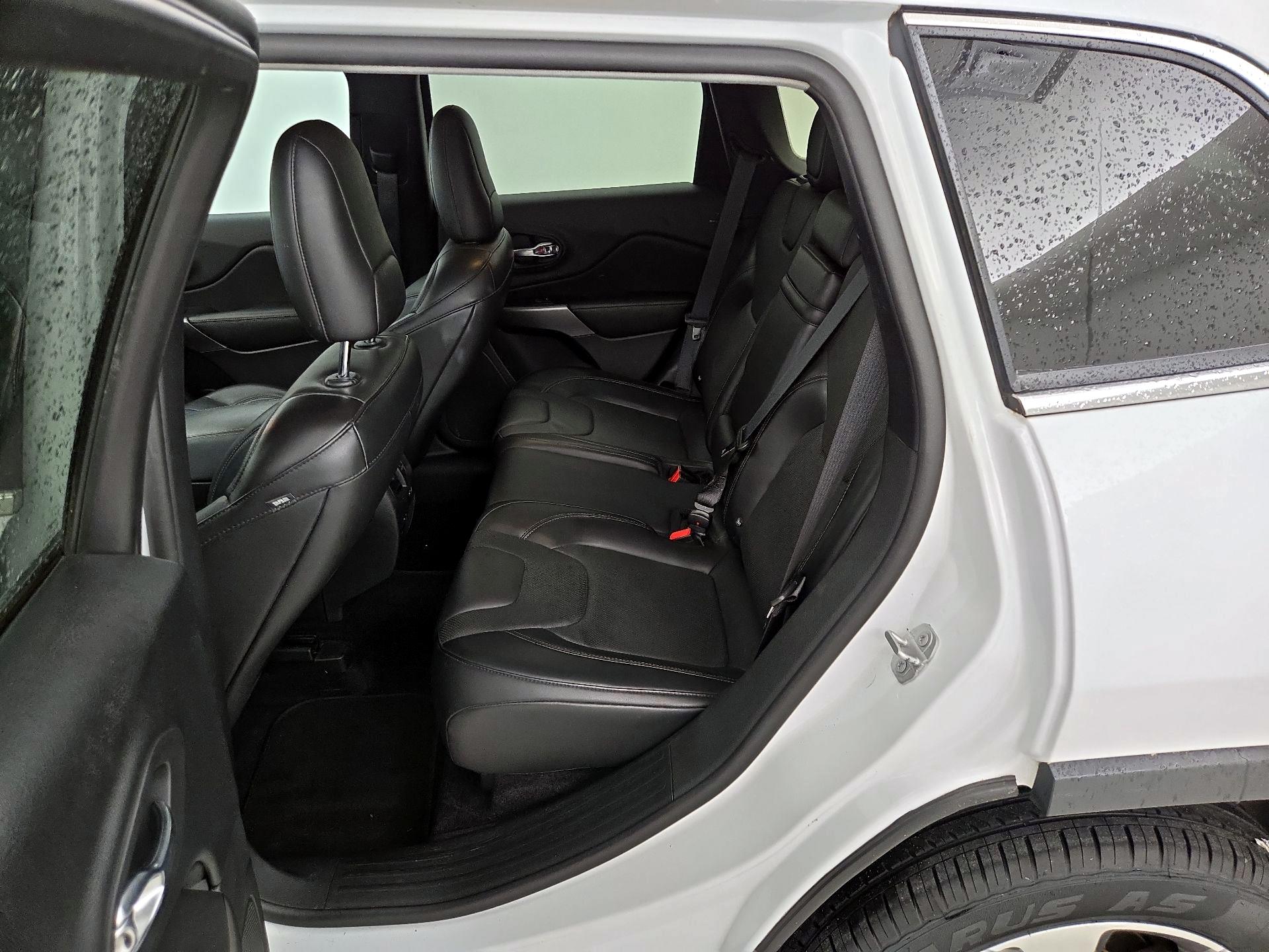 Thumbnail: 2019 Jeep Cherokee - 20