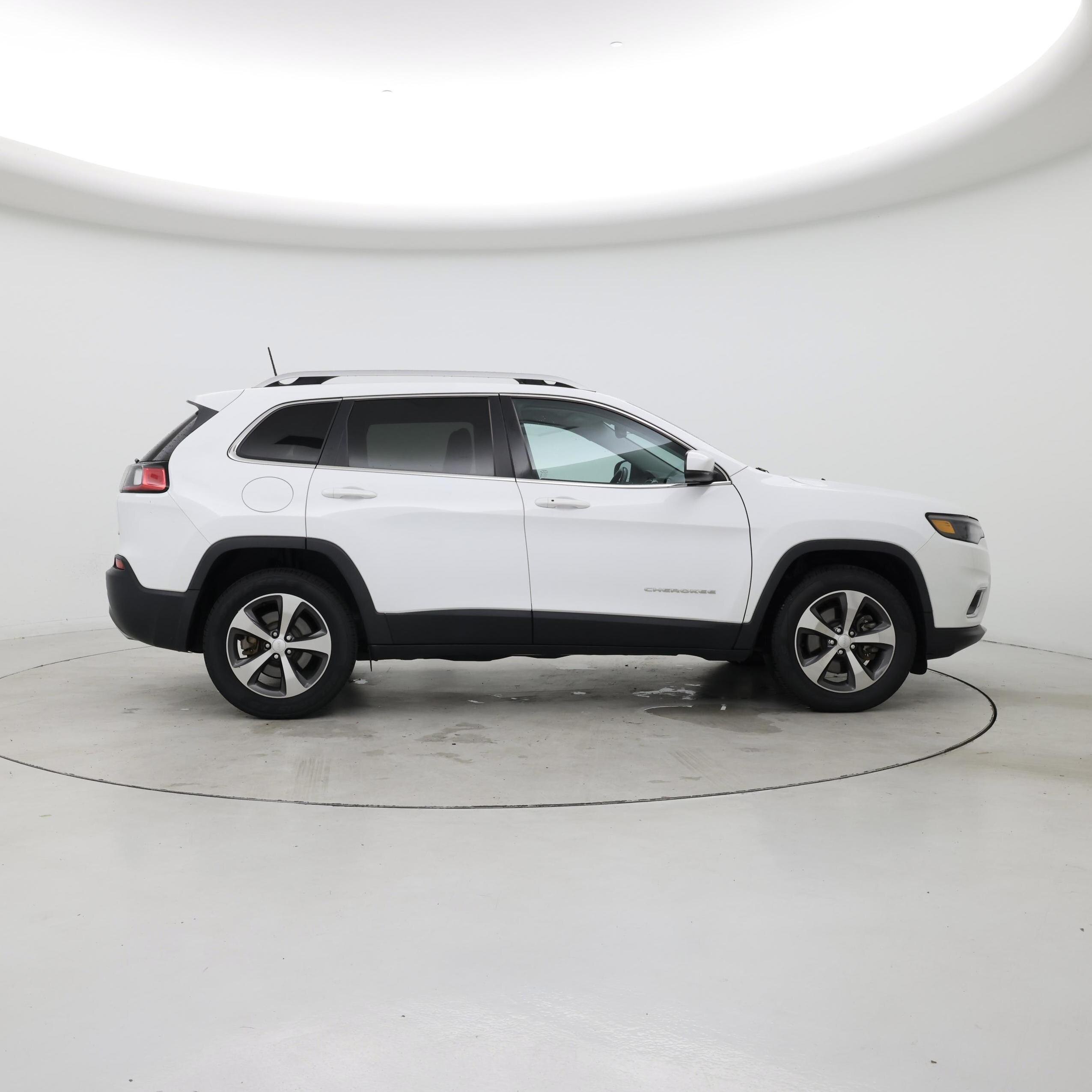 Thumbnail: 2019 Jeep Cherokee - 7