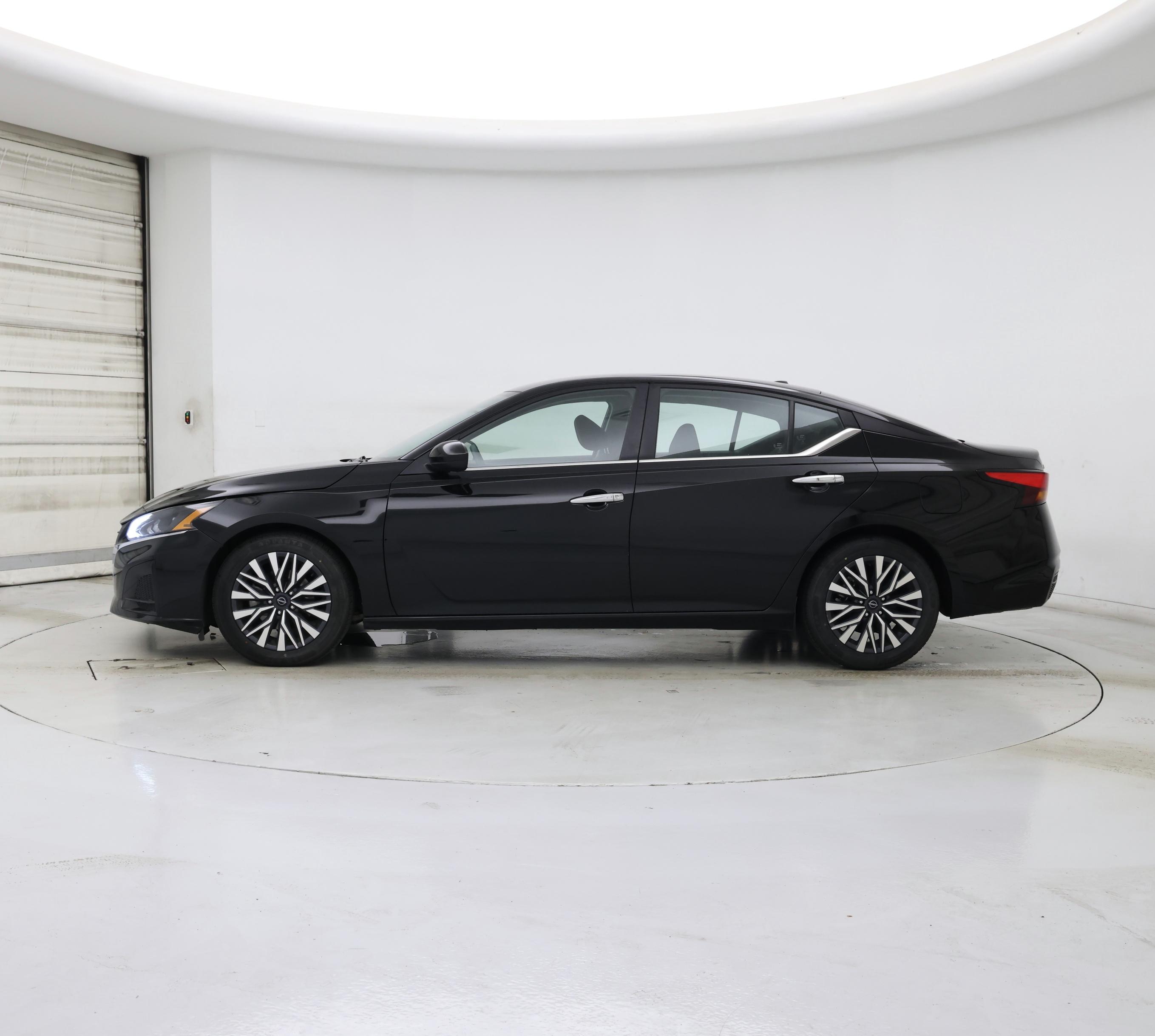 Thumbnail: 2023 Nissan Altima - 3