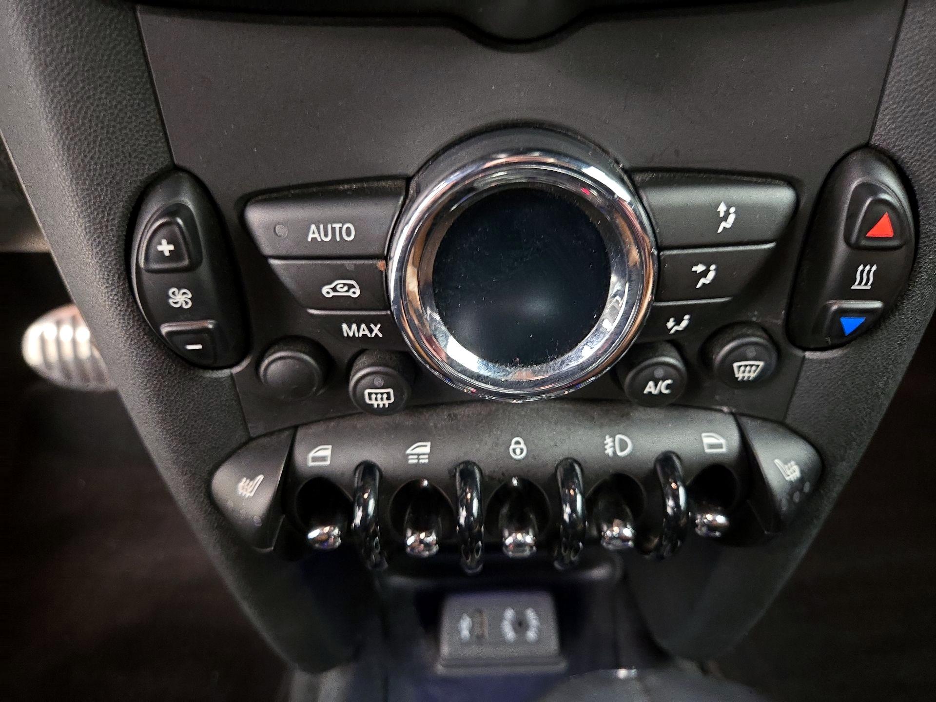 Thumbnail: 2015 MINI Cooper - 15