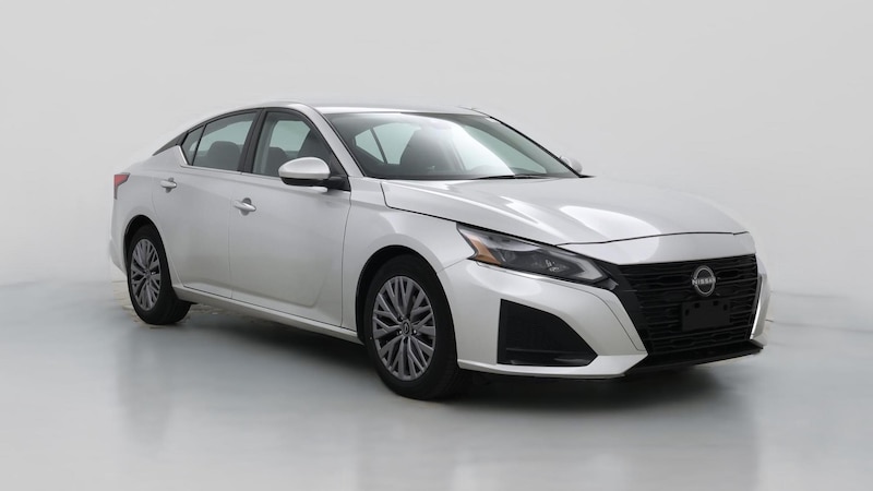 2023 Nissan Altima SV Hero Image