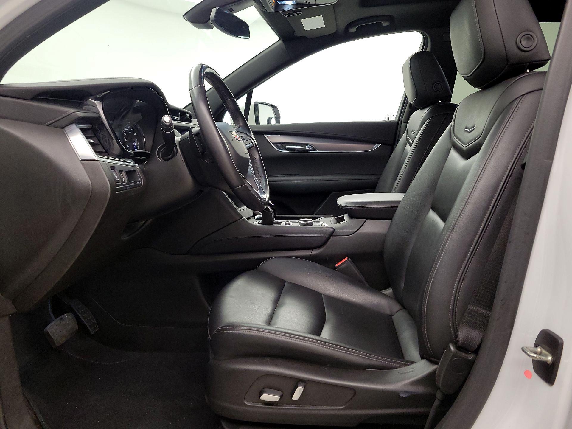 Thumbnail: 2022 Cadillac XT6 - 11