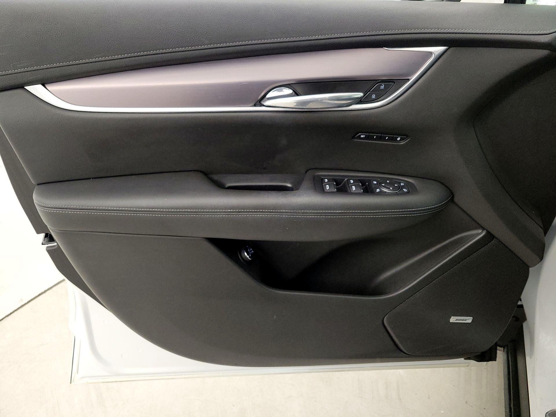 Thumbnail: 2022 Cadillac XT6 - 12