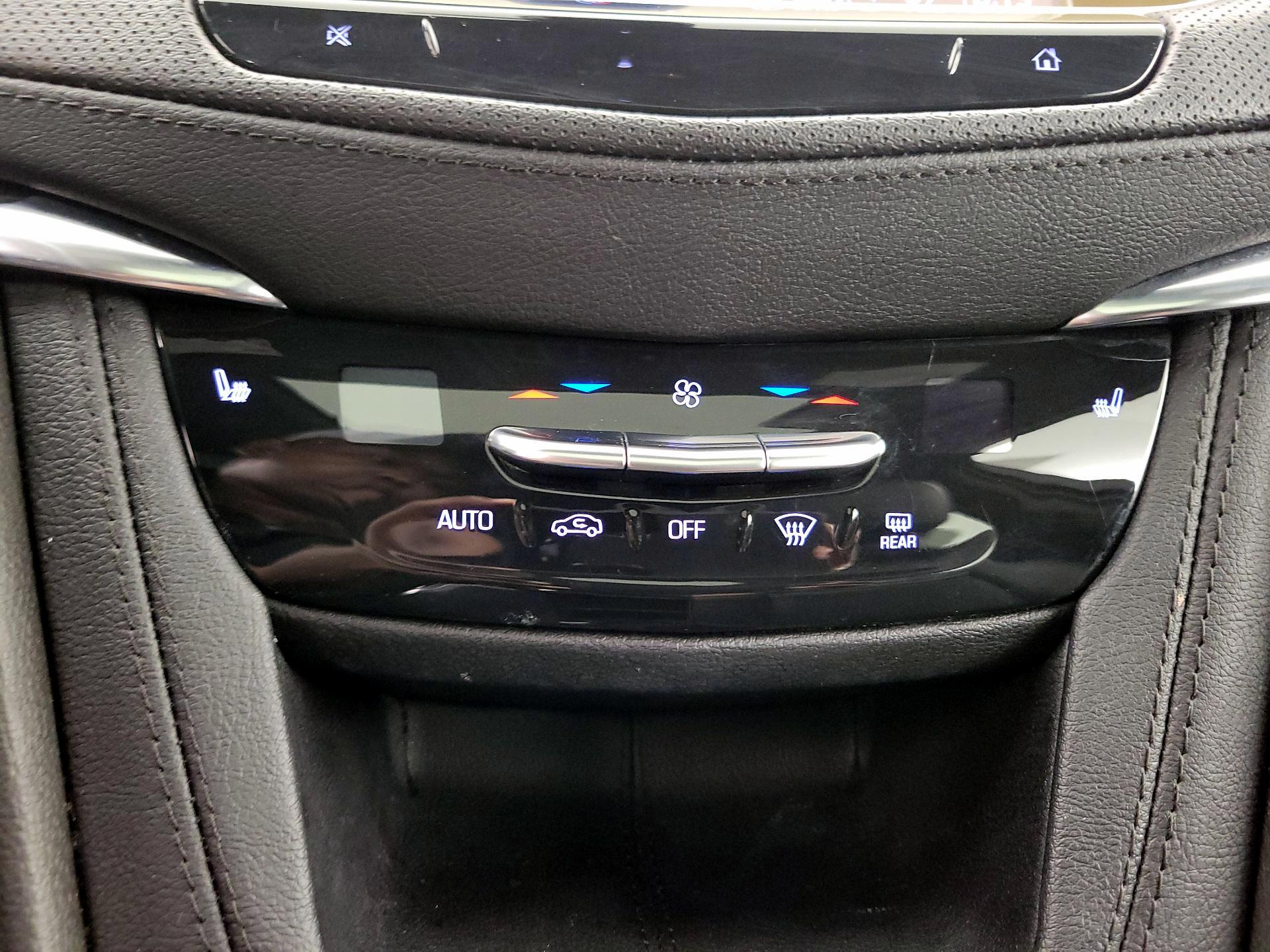 Thumbnail: 2022 Cadillac XT6 - 16