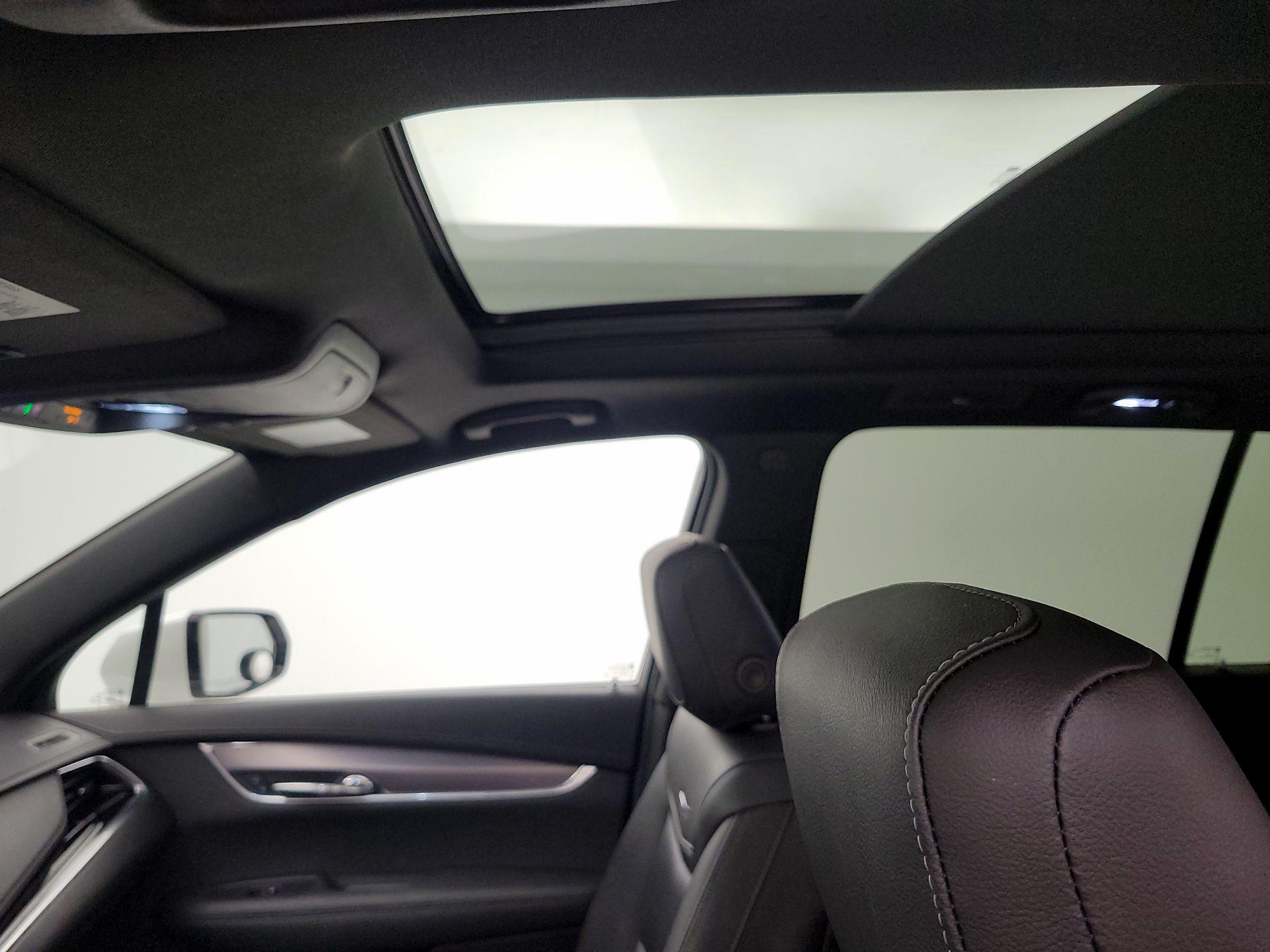 Thumbnail: 2022 Cadillac XT6 - 18