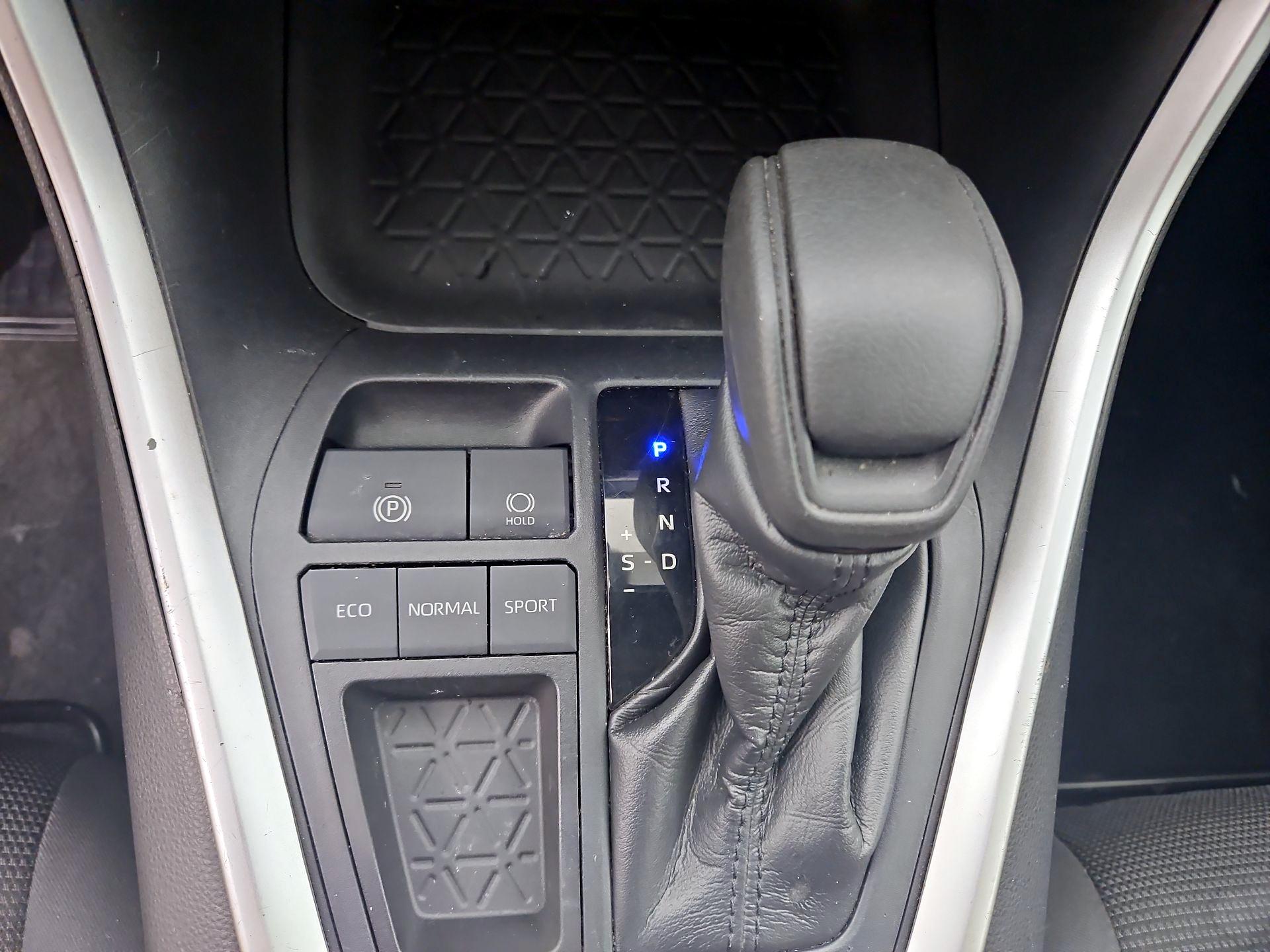 Thumbnail: 2019 Toyota RAV4 - 17