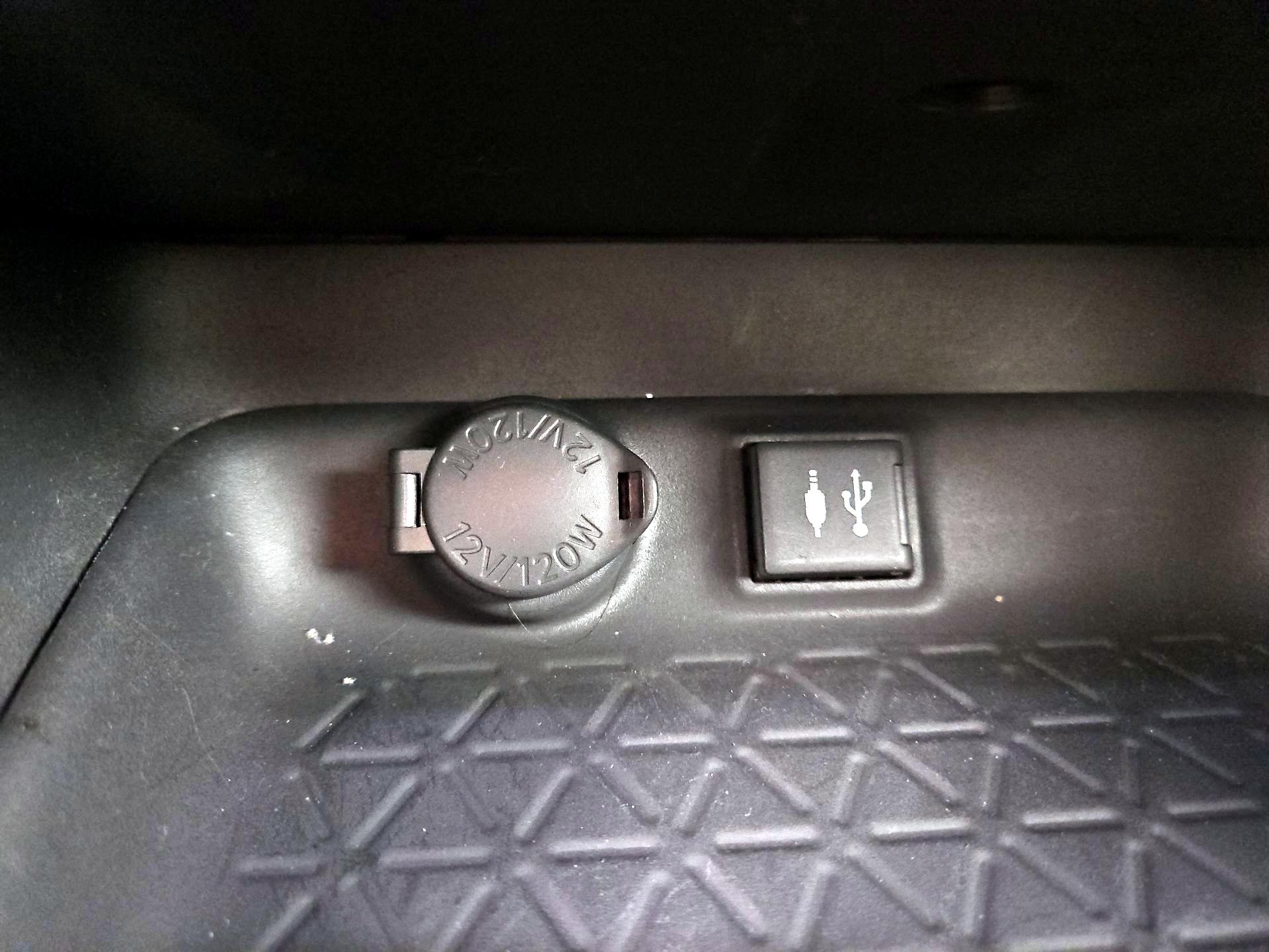 Thumbnail: 2019 Toyota RAV4 - 18