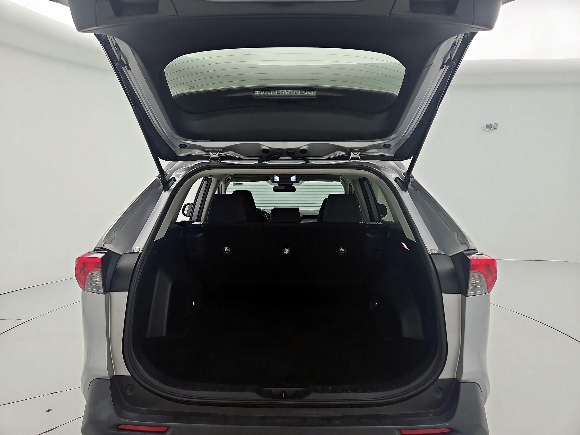 Thumbnail: 2019 Toyota RAV4 - 20