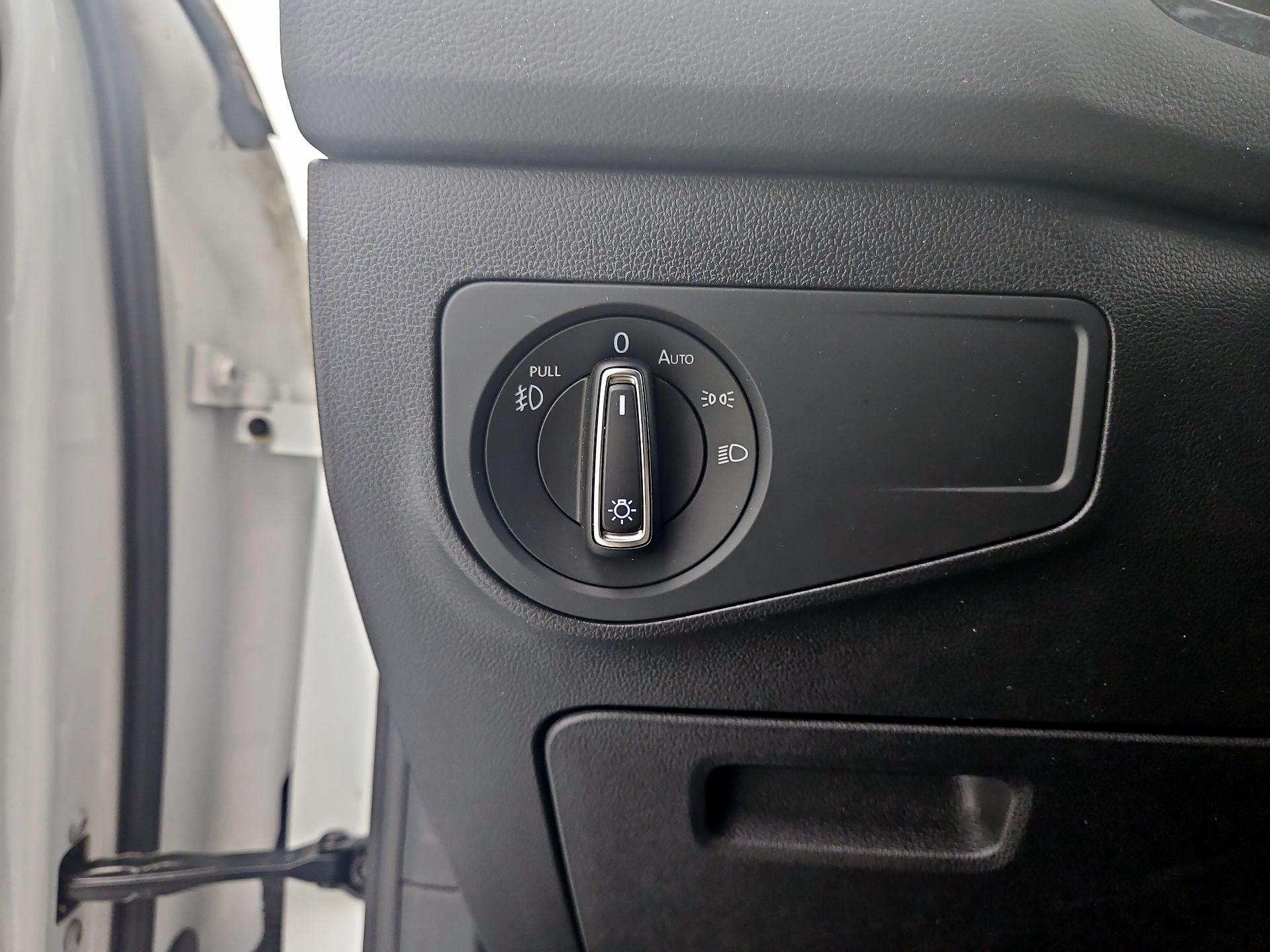 Thumbnail: 2021 Volkswagen Tiguan - 13