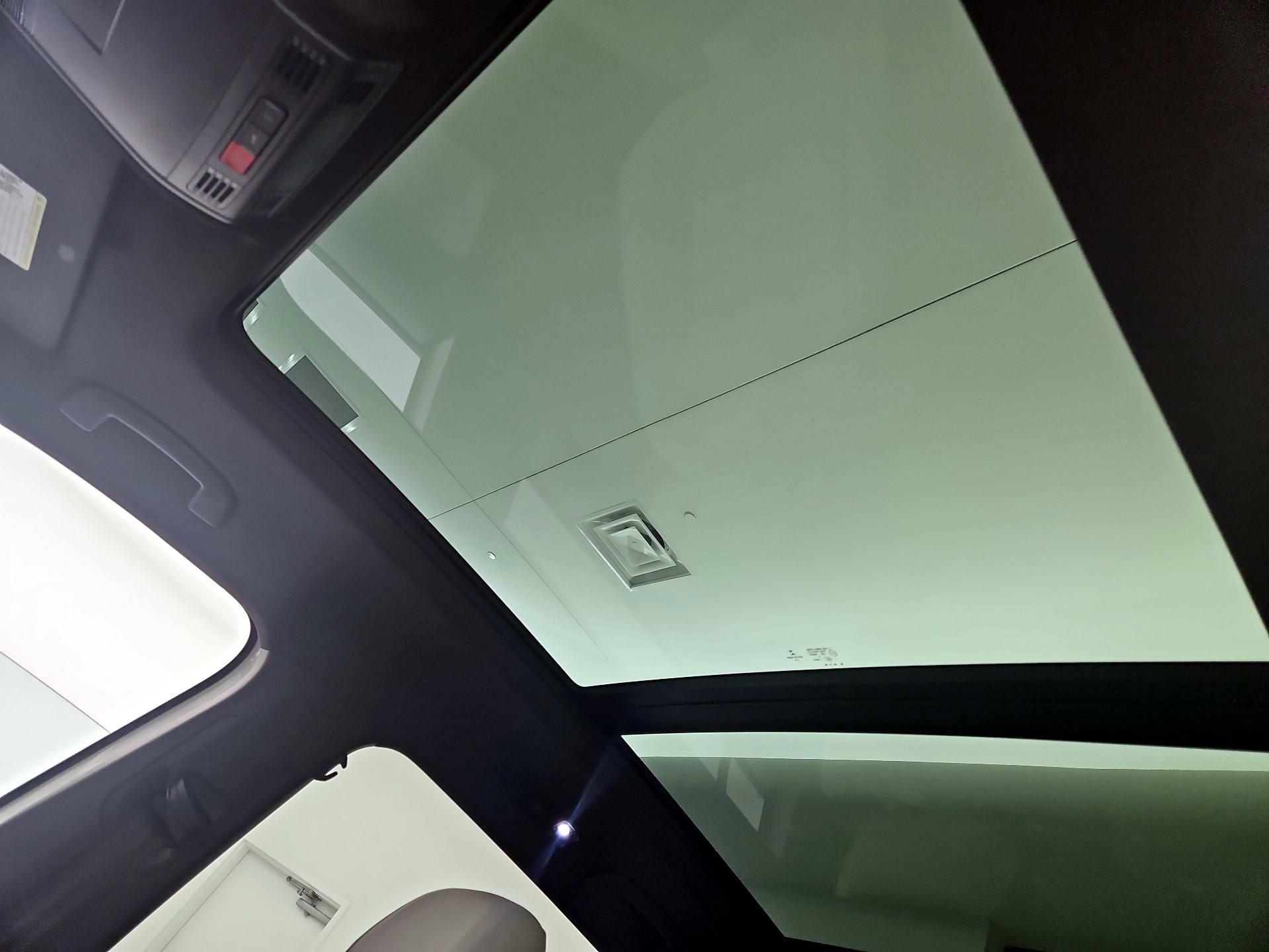 Thumbnail: 2021 Volkswagen Tiguan - 19