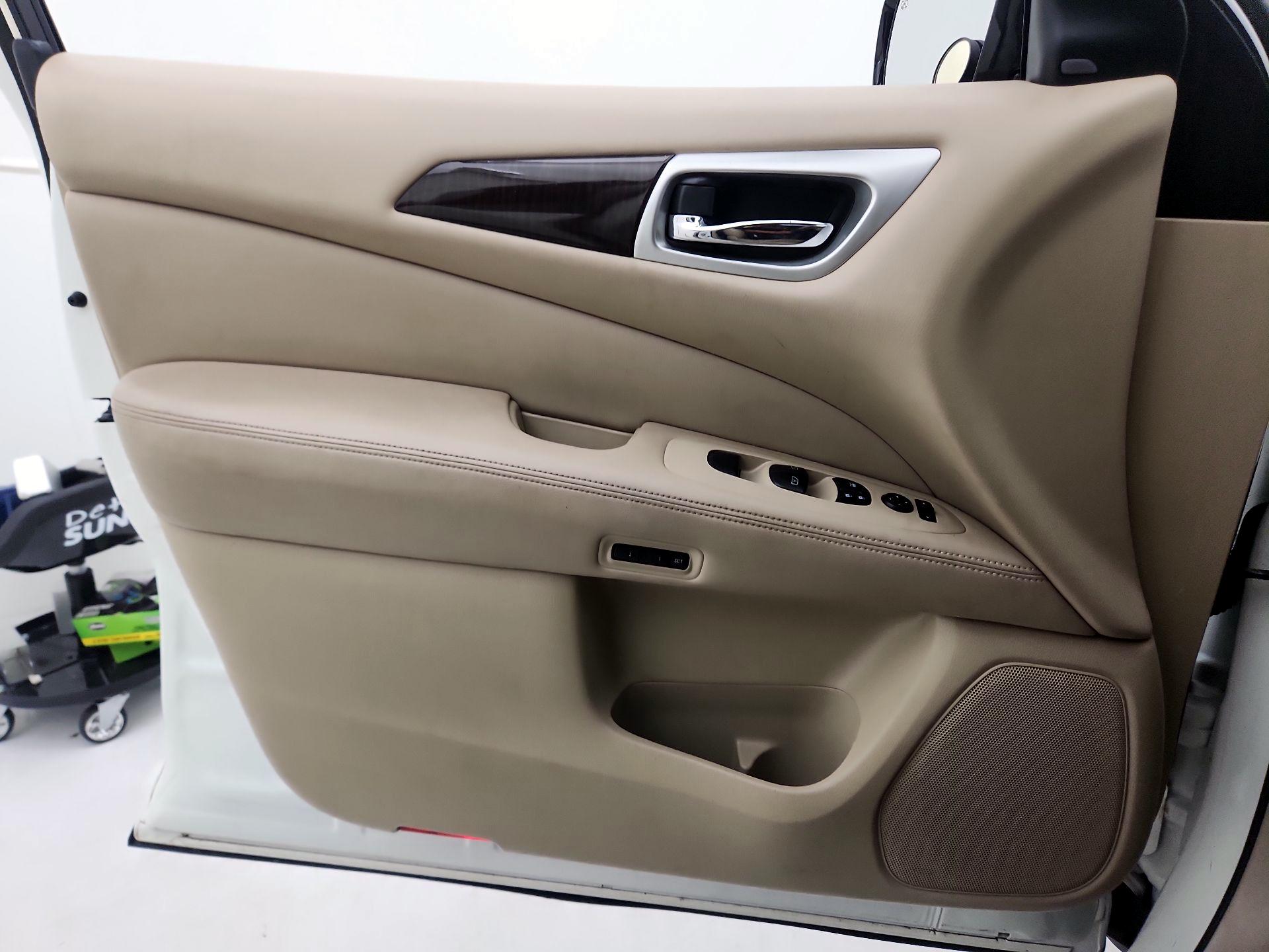 Thumbnail: 2015 Nissan Pathfinder - 12