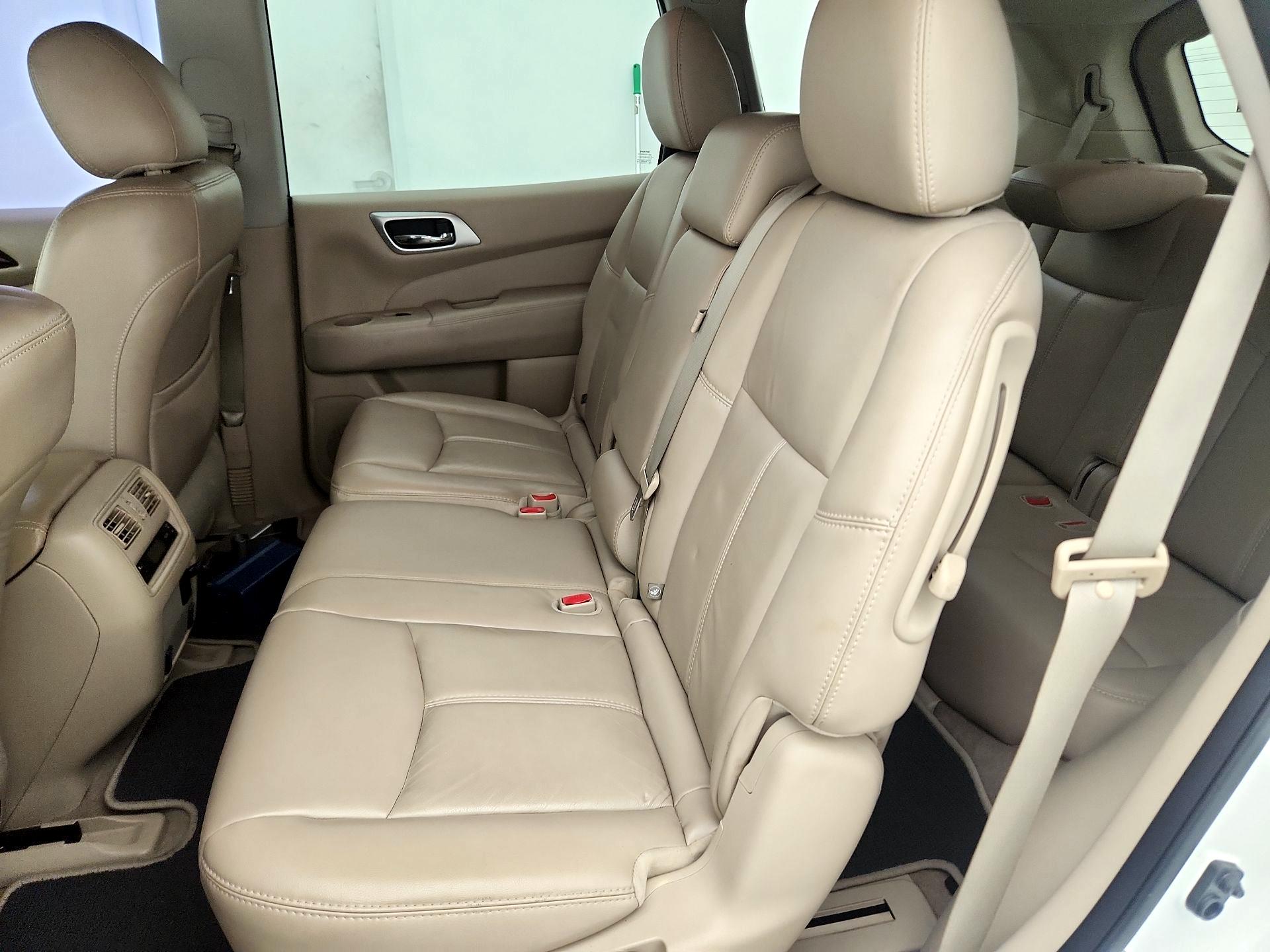 Thumbnail: 2015 Nissan Pathfinder - 19
