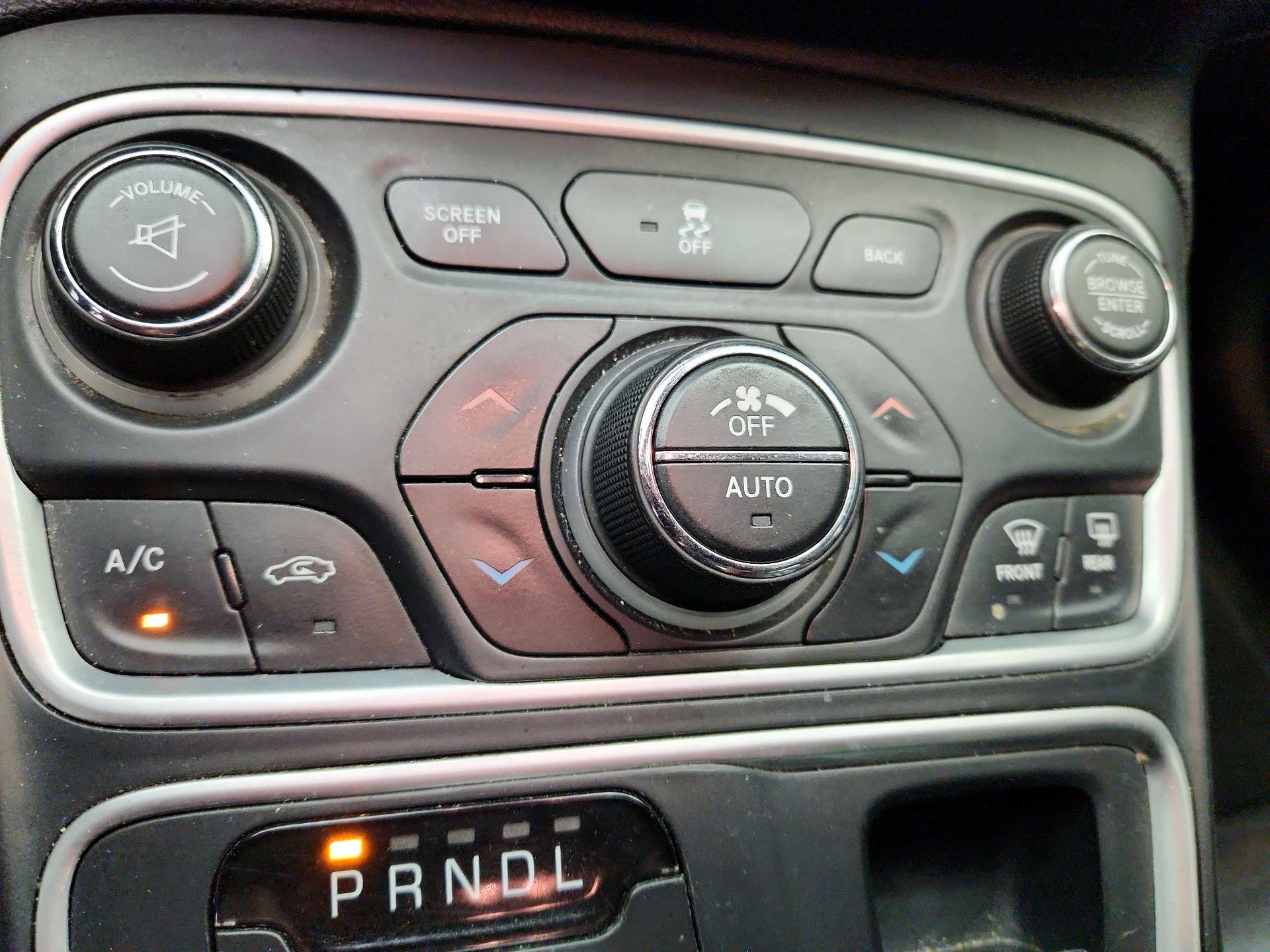 Thumbnail: 2015 Chrysler 200 - 17
