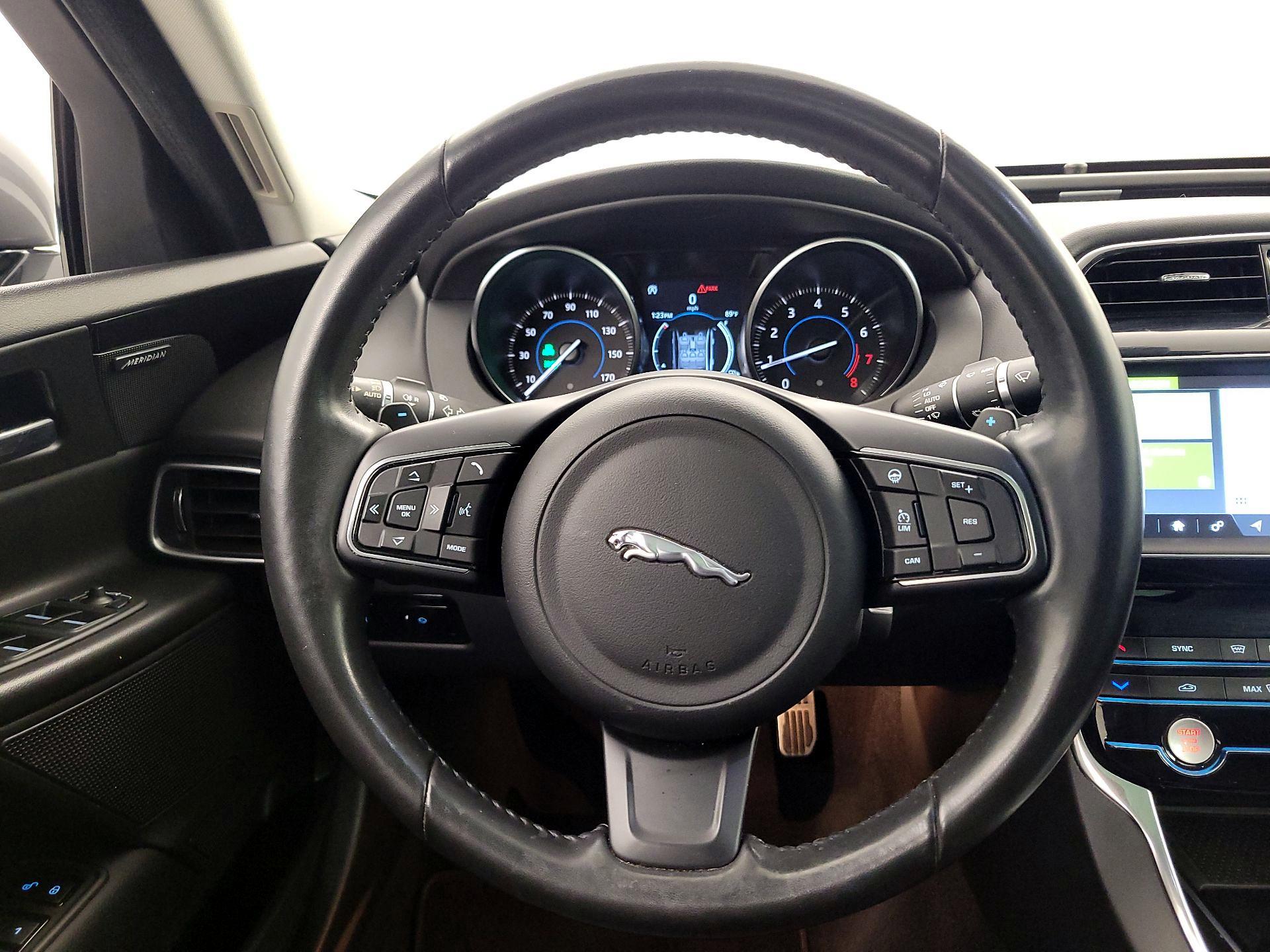 Thumbnail: 2019 Jaguar XE - 10
