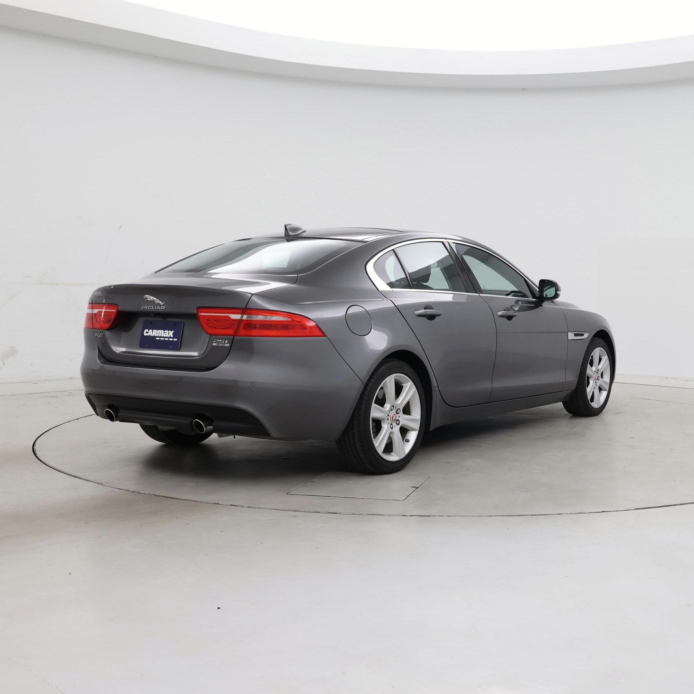 Thumbnail: 2019 Jaguar XE - 8