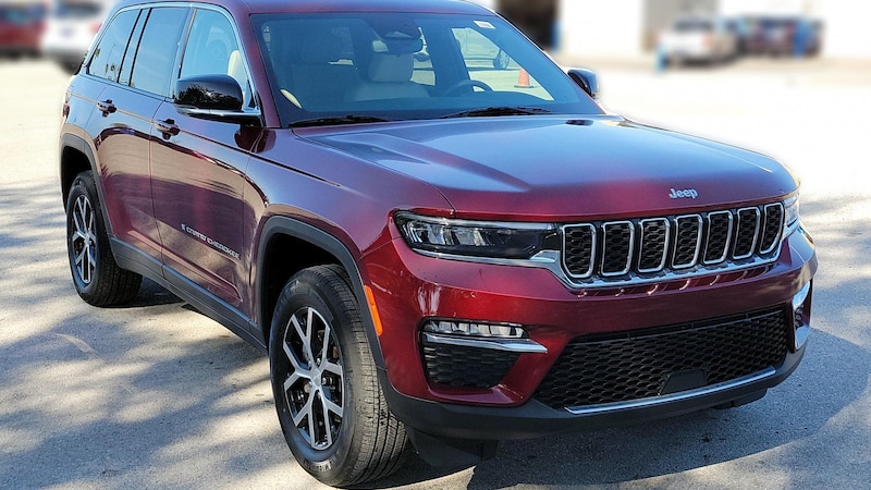 2023 Jeep Grand Cherokee Limited Edition Hero Image