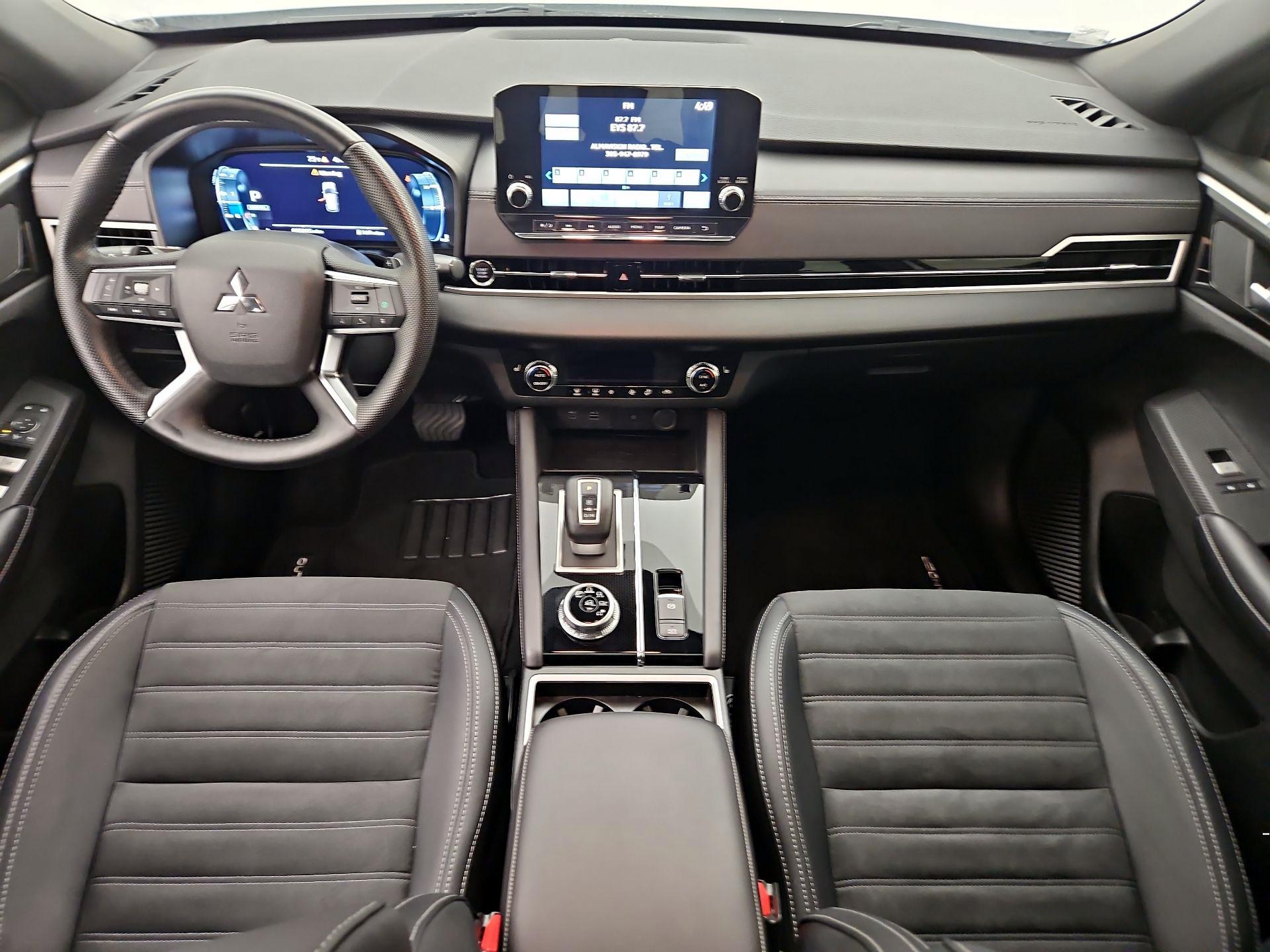 Thumbnail: 2024 Mitsubishi Outlander - 9