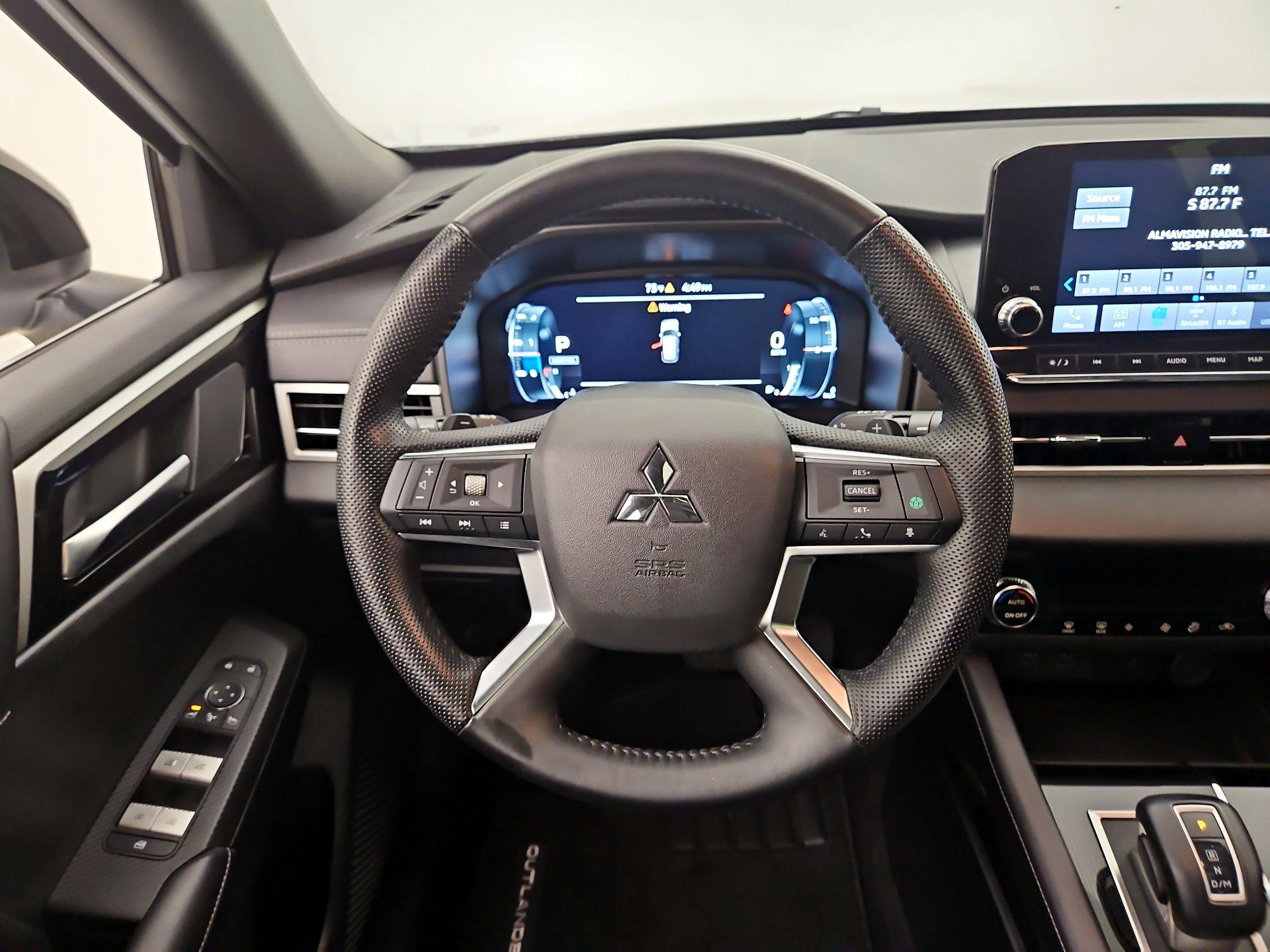 Thumbnail: 2024 Mitsubishi Outlander - 10