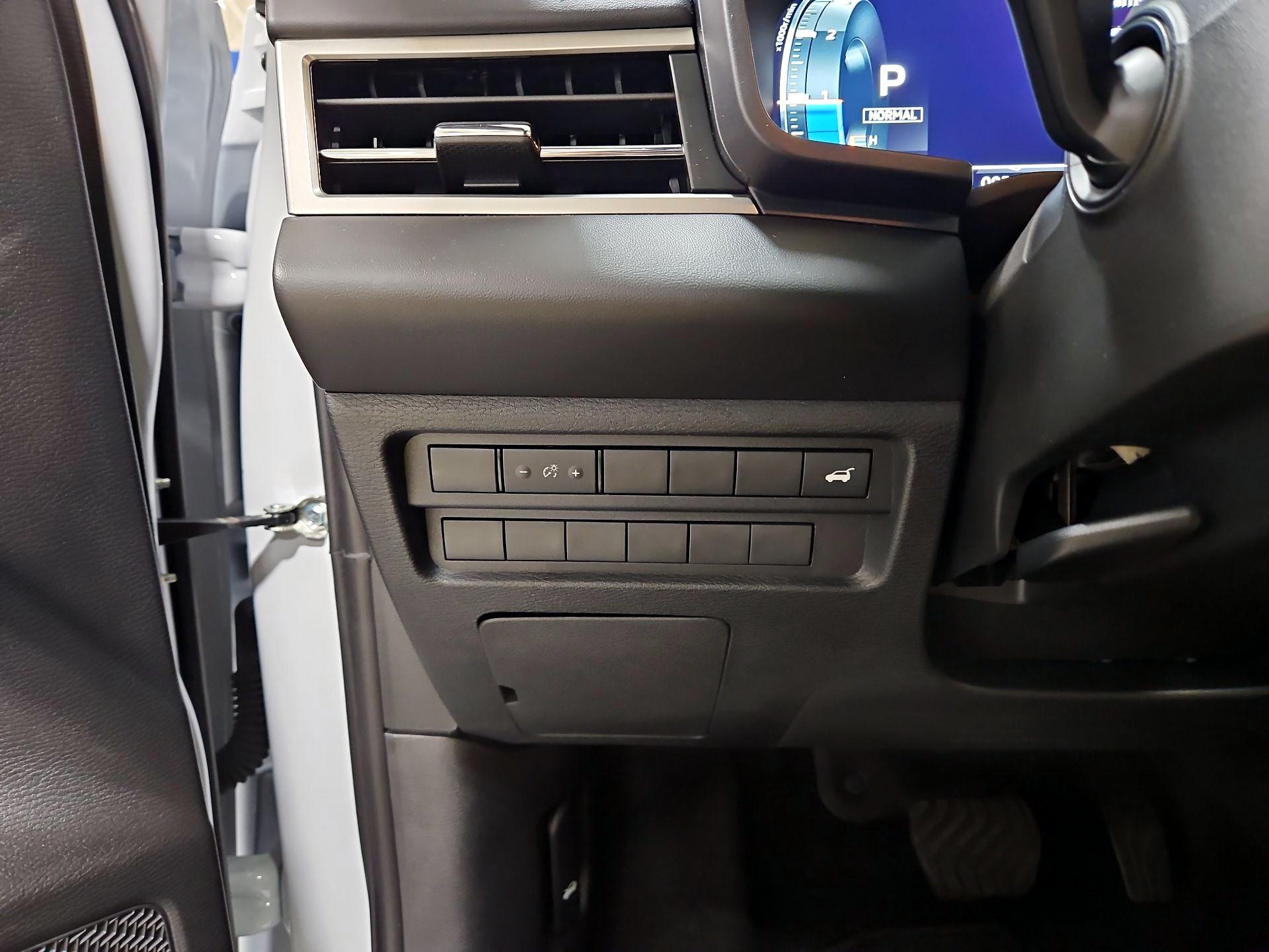 Thumbnail: 2024 Mitsubishi Outlander - 13