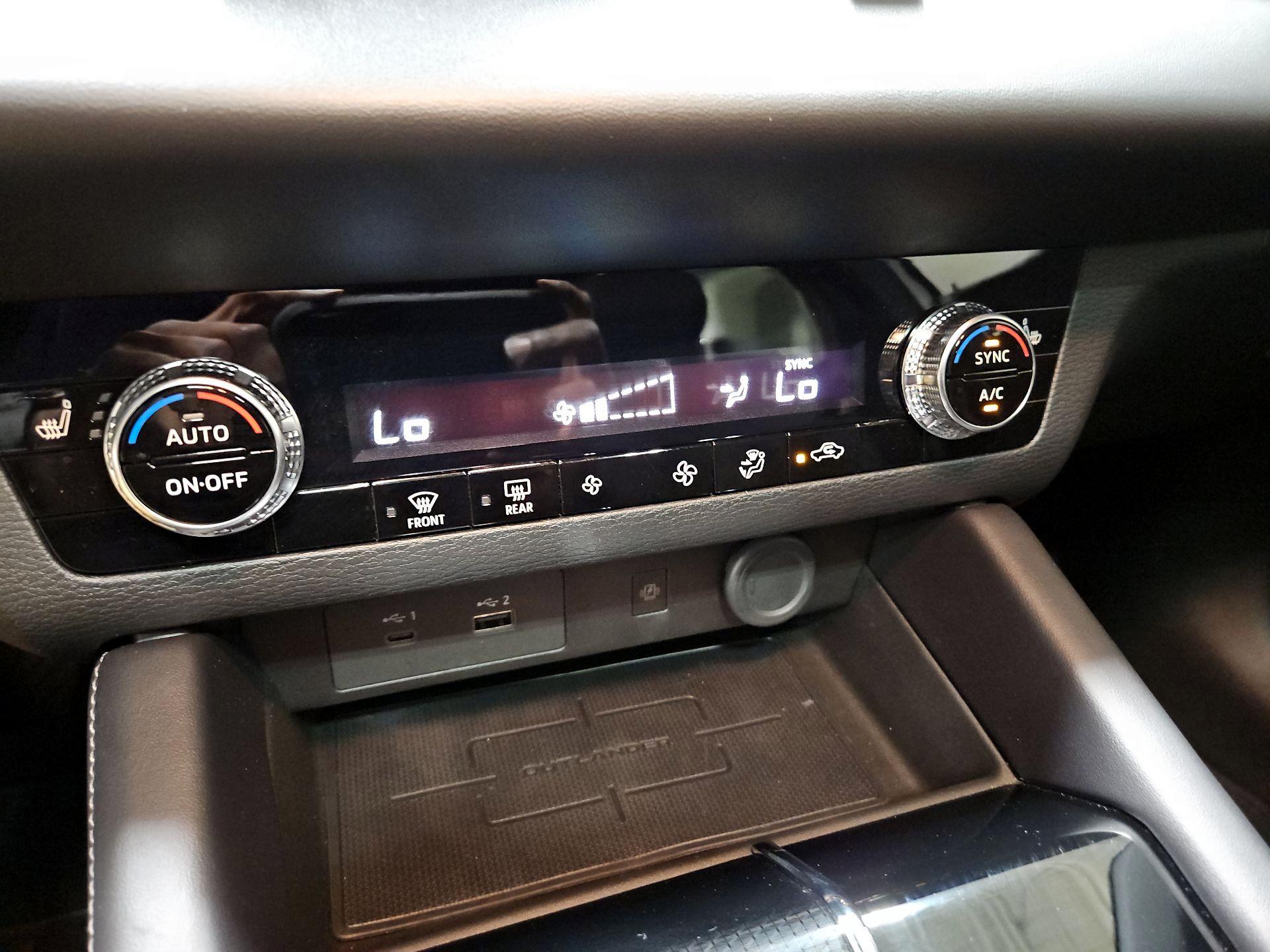 Thumbnail: 2024 Mitsubishi Outlander - 17