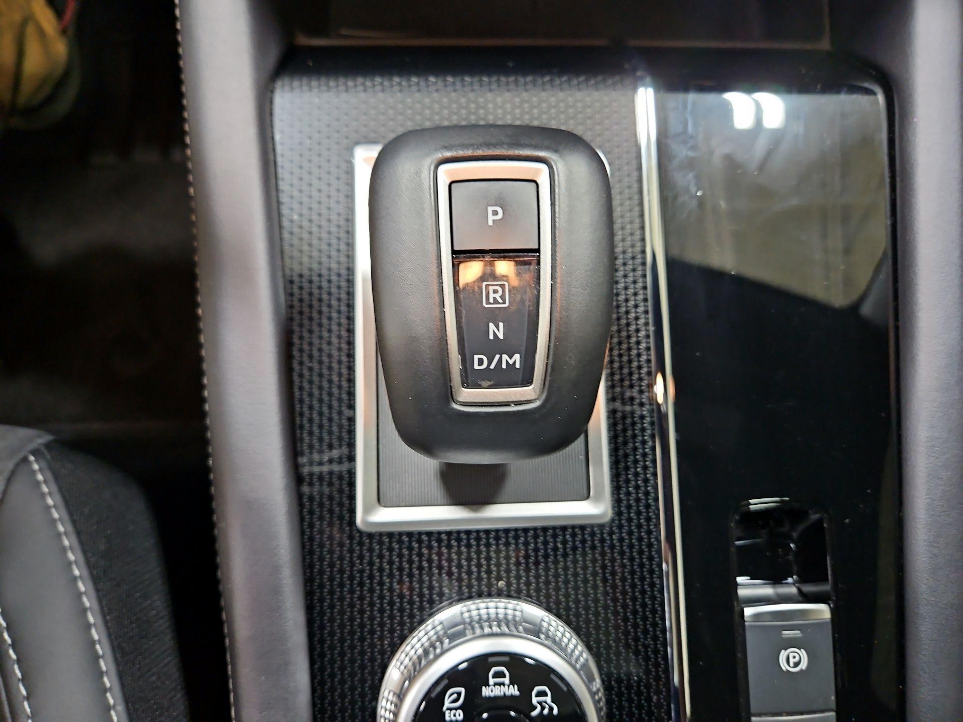 Thumbnail: 2024 Mitsubishi Outlander - 18