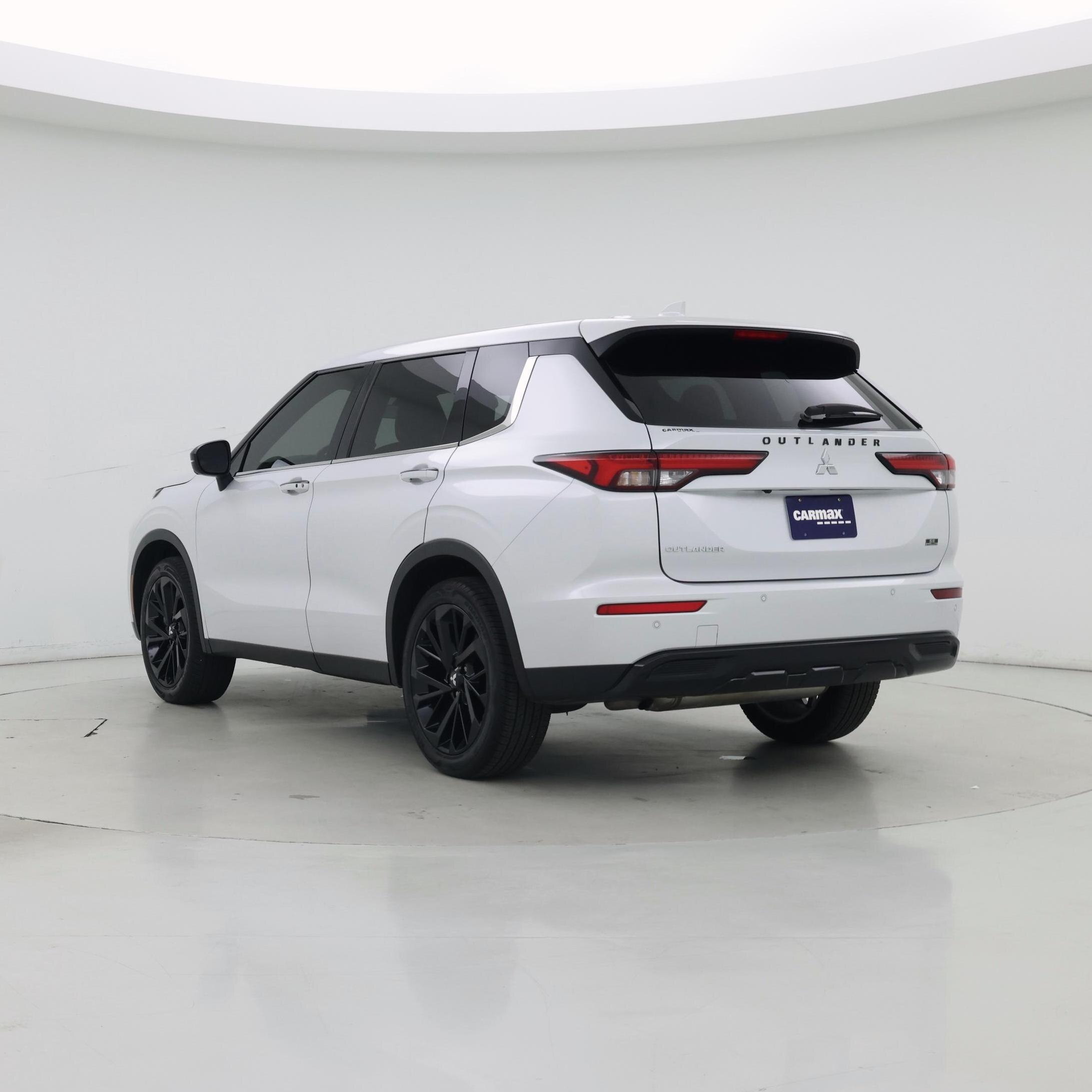 Thumbnail: 2024 Mitsubishi Outlander - 2