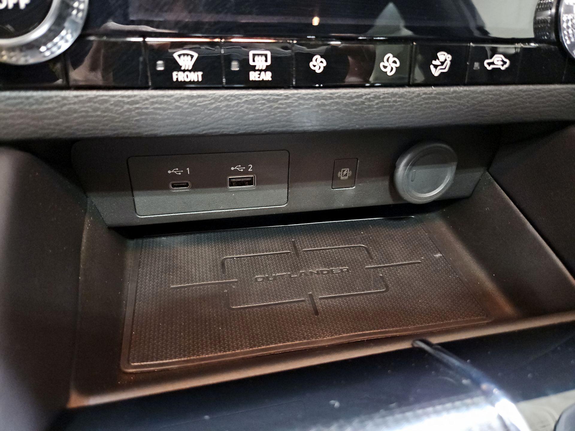 Thumbnail: 2024 Mitsubishi Outlander - 19