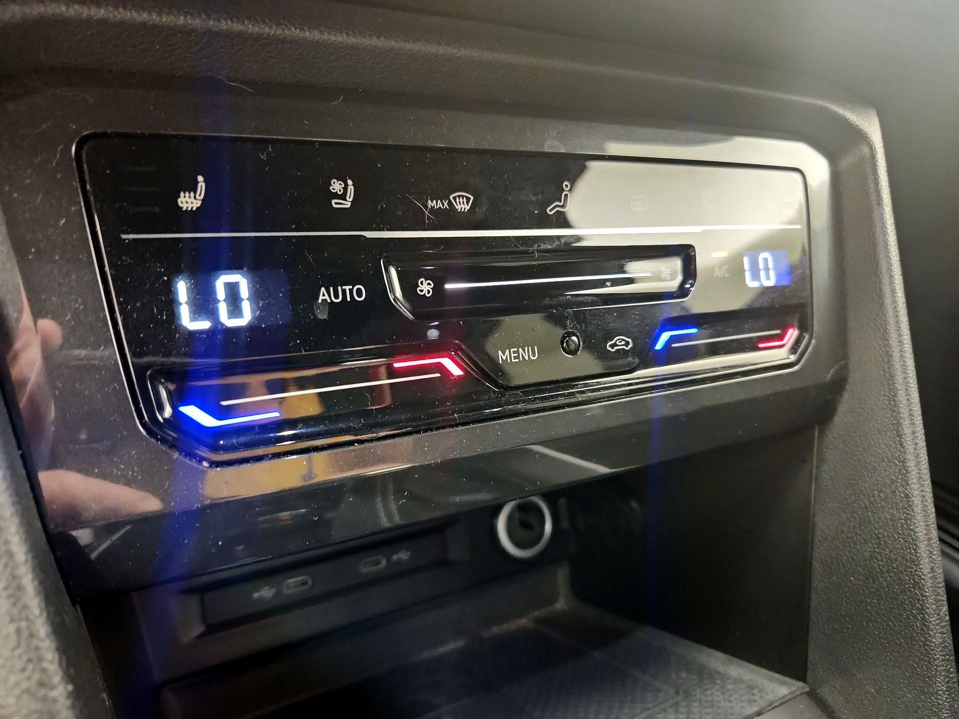 Thumbnail: 2022 Volkswagen Tiguan - 16