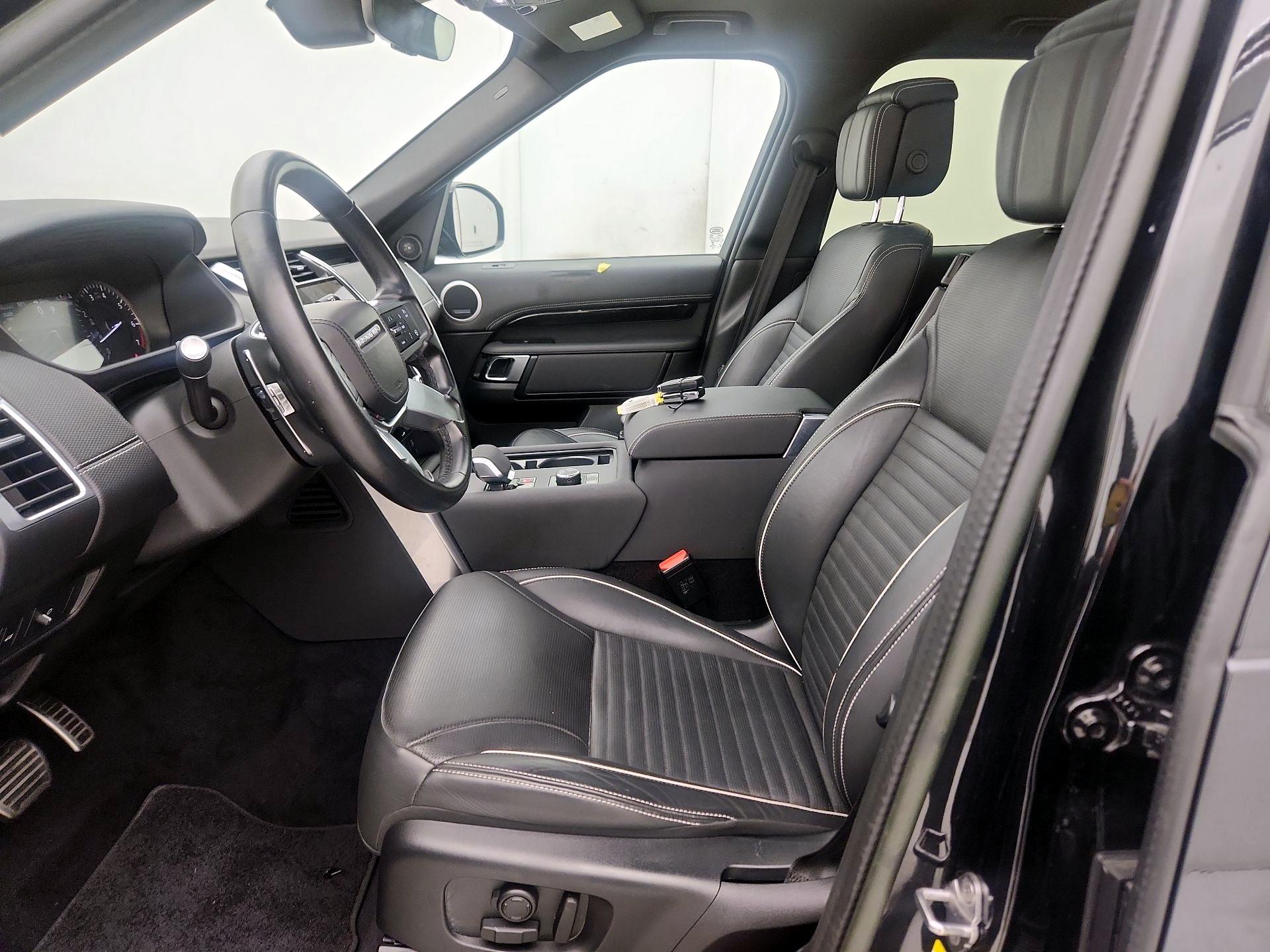 Thumbnail: 2023 Land Rover Discovery - 11