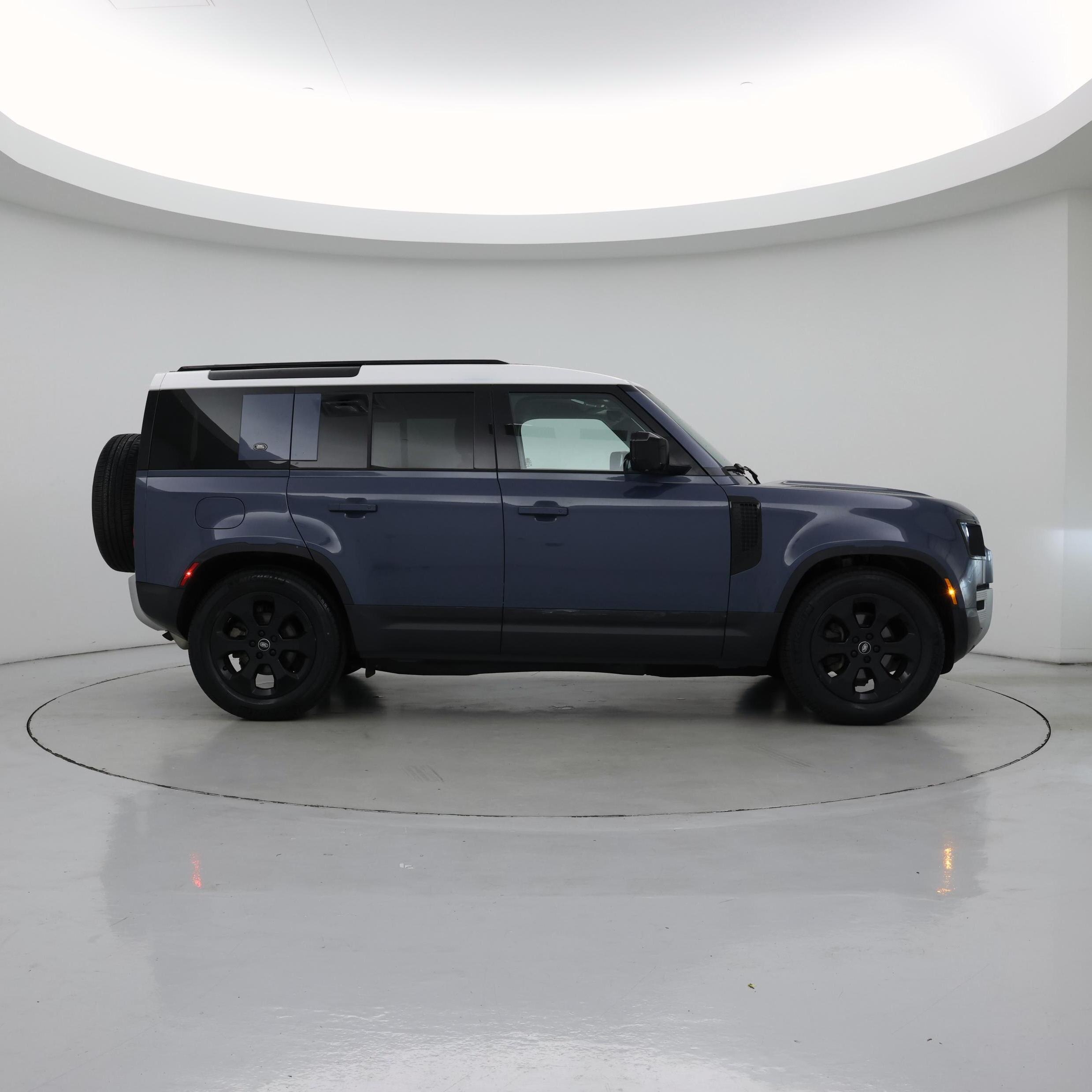 Thumbnail: 2023 Land Rover Defender - 7