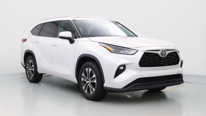2022 Toyota Highlander XLE Hero Image