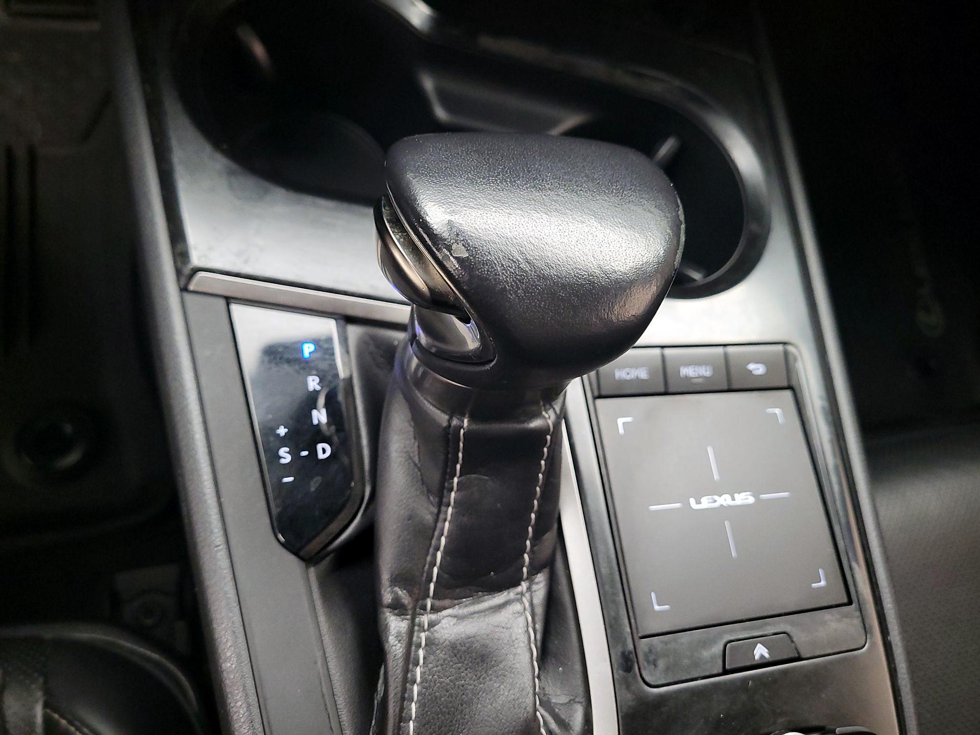 Thumbnail: 2019 Lexus UX - 15