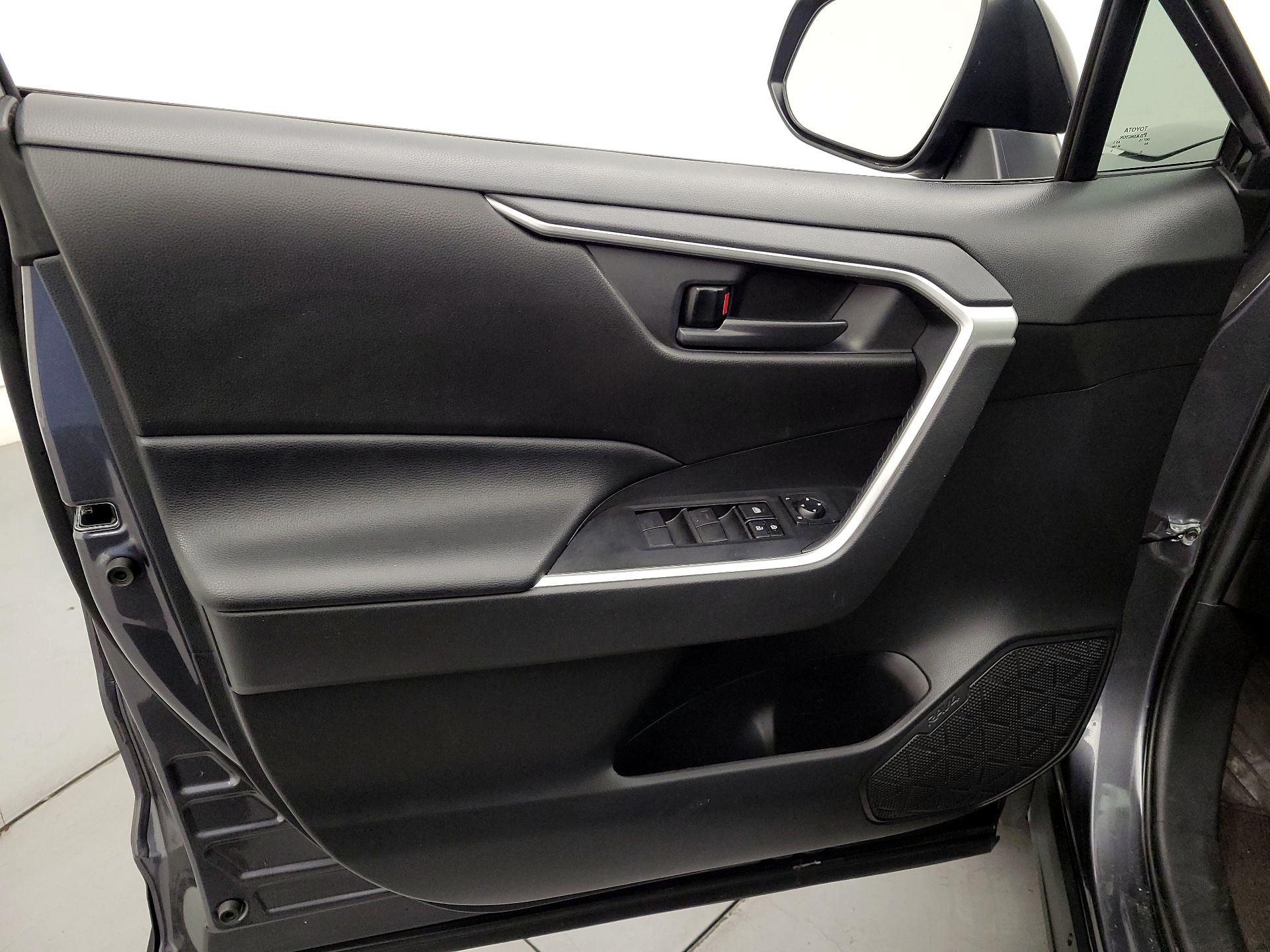 Thumbnail: 2021 Toyota RAV4 - 12