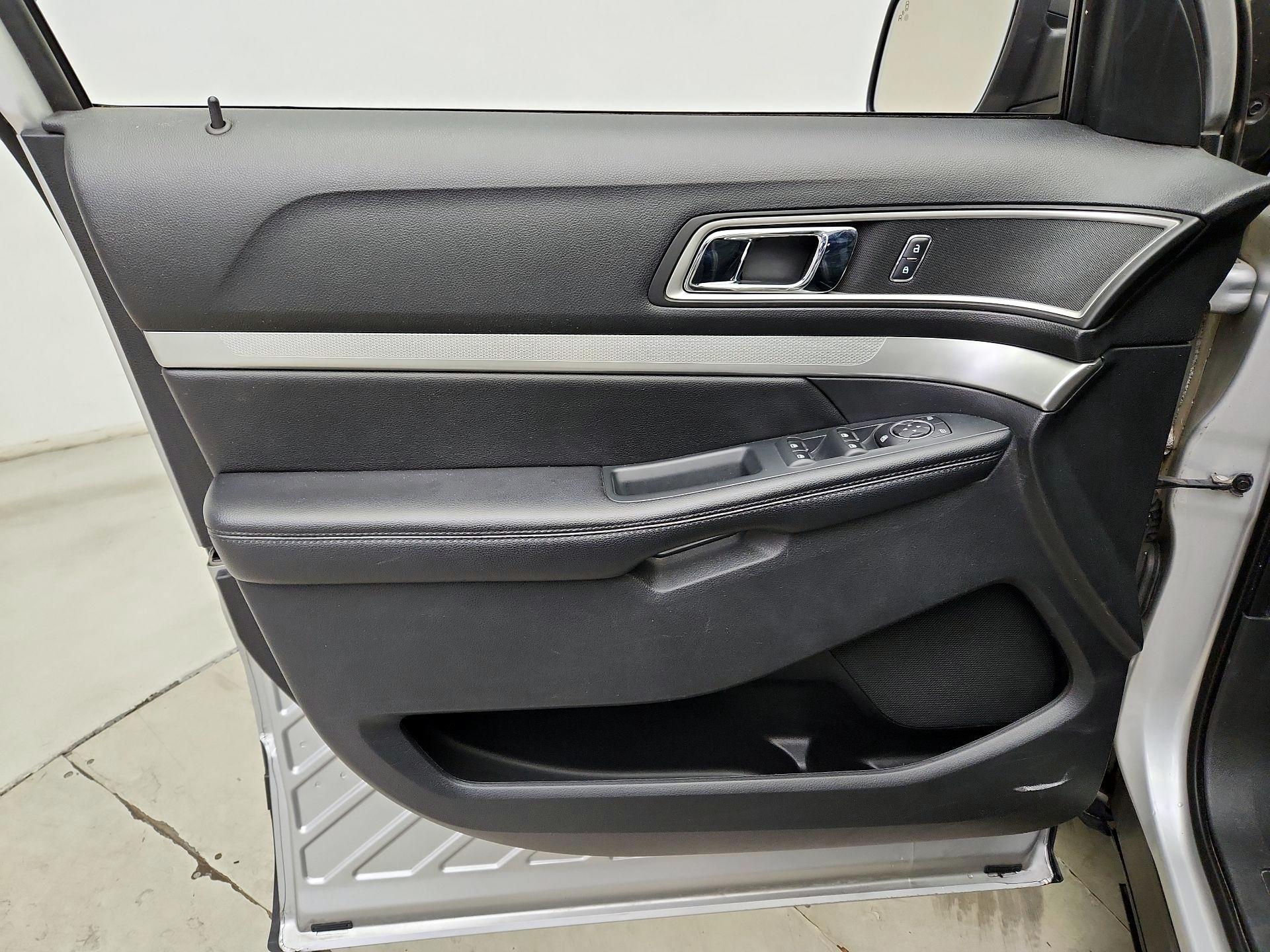 Thumbnail: 2016 Ford Explorer - 12